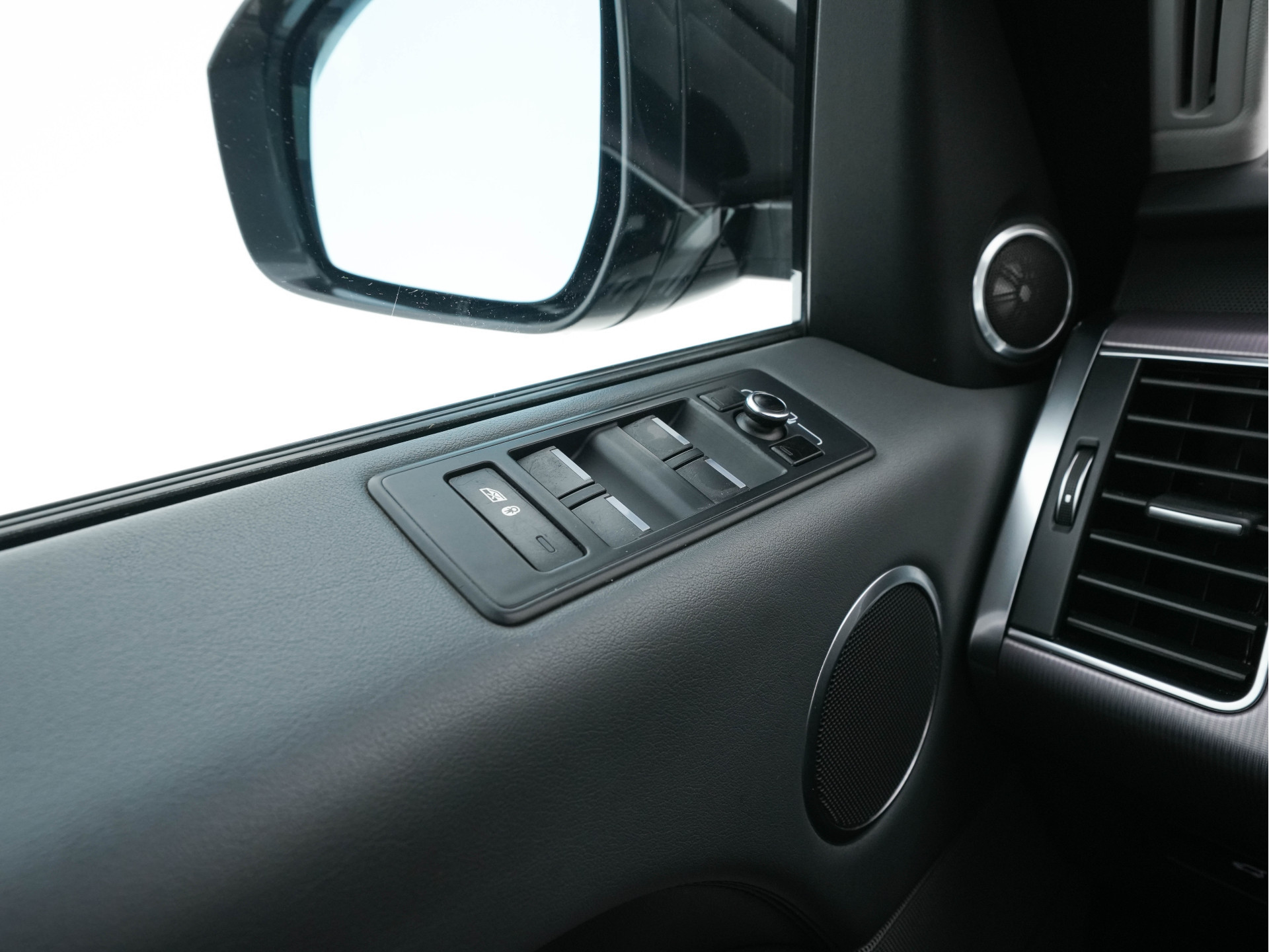 Land Rover Range Rover Sport 3.0 TDV6 HSE Dynamic [ 7-Pers ] Aut. *PANO | LEATHER | BI-XENON | NAVI-FULLMAP | CAMERA | CRUISE | HEAD-UP | MEMORY-PACK | HEATED-COMFORTSEATS | PRIVACY-GLASS | SHIFT-PADDLES | TOWBAR | 20"ALU*