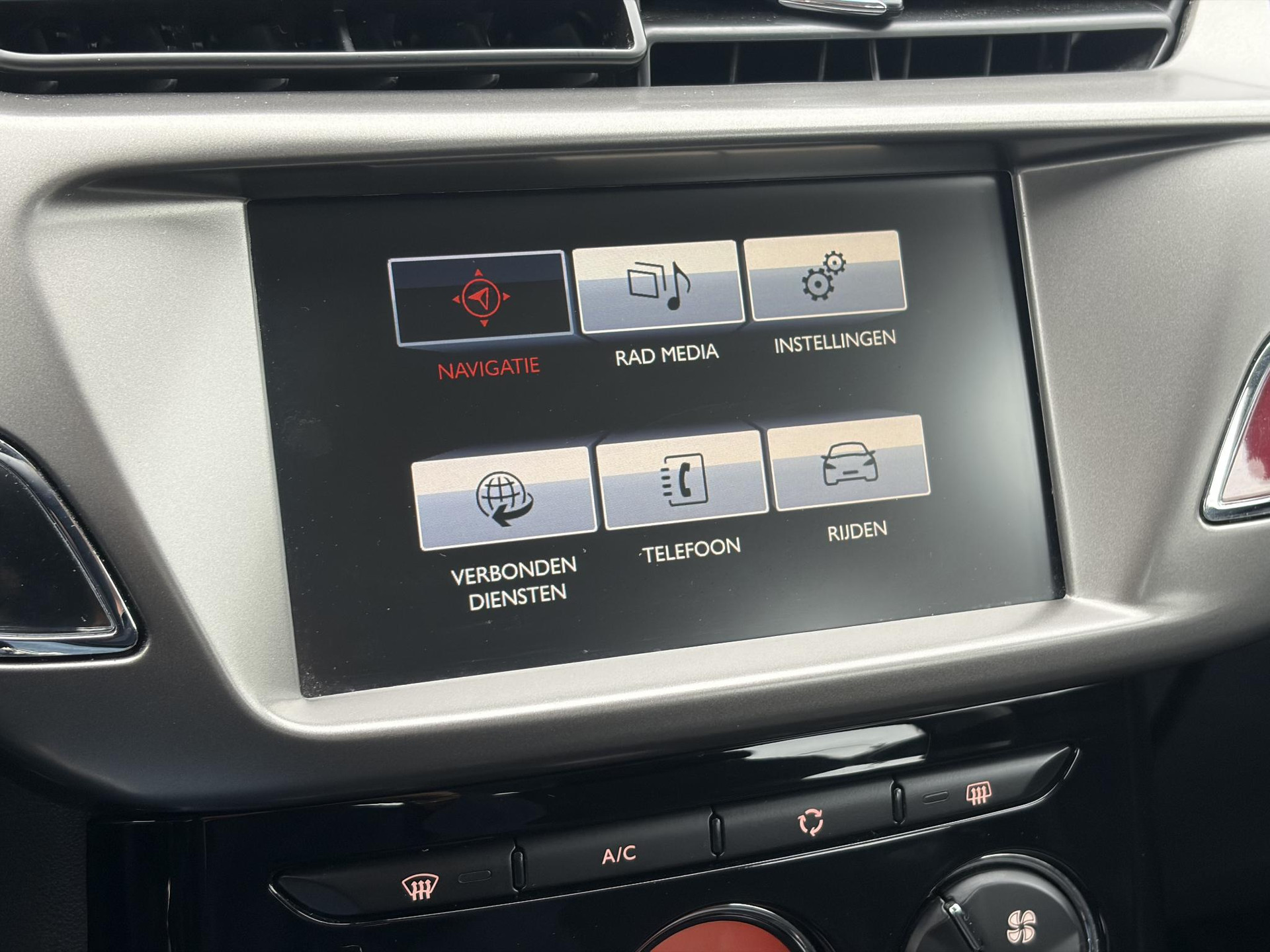 Citroen C3 1.2 PureTech Selection ✓Nieuwe D-riem✓Navi✓Carplay✓Trekhaak✓Dealer Onderhouden✓Clima✓Cruise✓5 Deurs✓Net grote beurt gehad✓N.A.P✓Apk tot 09-2027