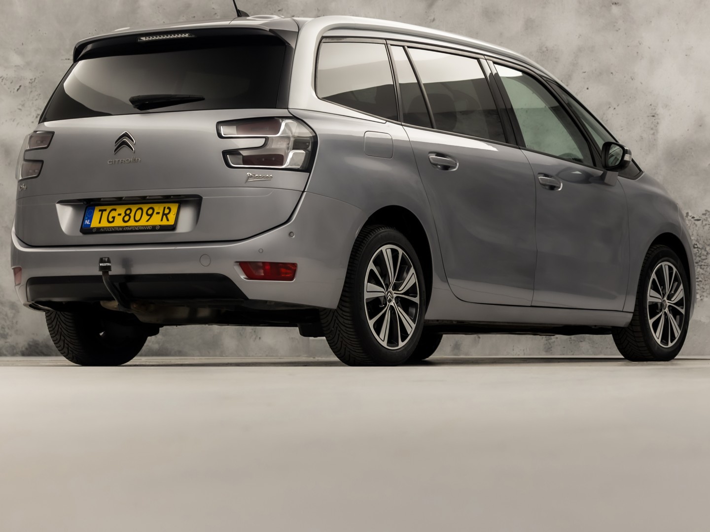 Citroën Grand C4 Picasso 1.2 PureTech Sport 7 Persoons Automaat (APPLE CARPLAY, GROOT NAVI, GETINT GLAS, TREKHAAK, SPORTSTOELEN, CAMERA, CRUISE, NIEUWE APK, NIEUWSTAAT)