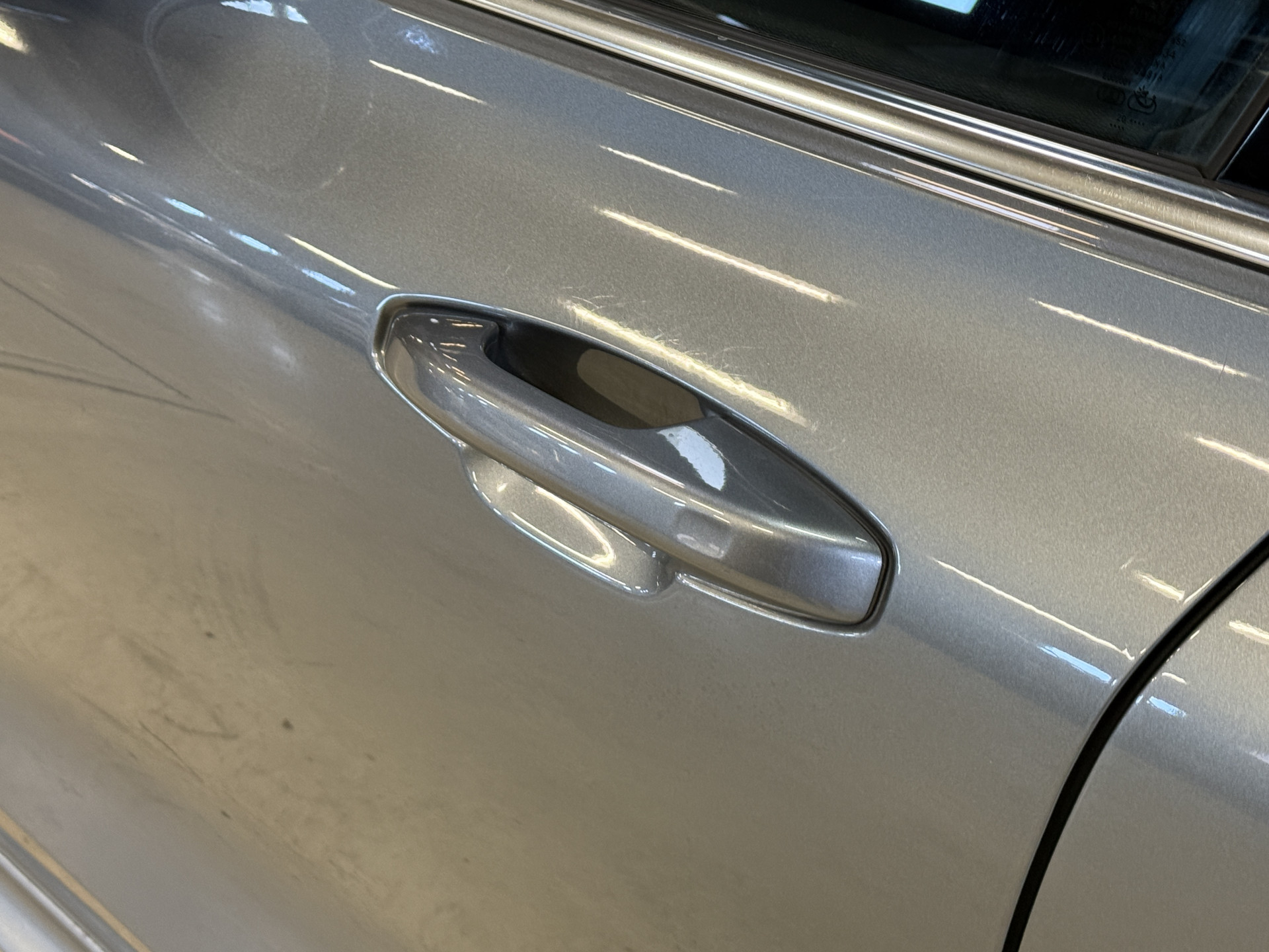 Volvo V60 2.0 B4 Business Pro | R-Design | Stoel/Stuurverwarming | Camera | Navi | Panoramadak