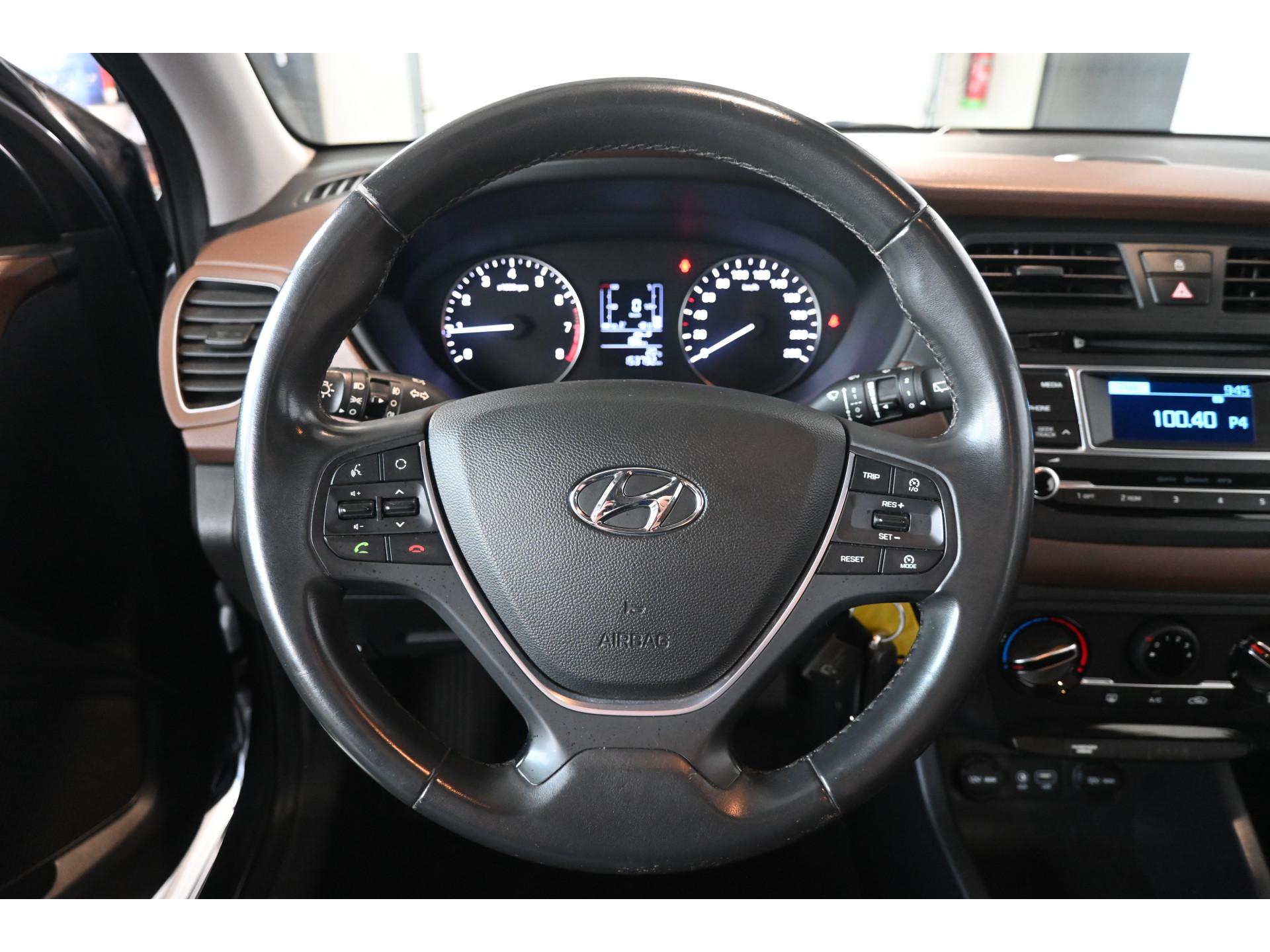 Hyundai i20 1.2 HP i-Motion Nap! Airco Cruise control Trekhaak Rijklaarprijs Inruil Mogelijk!
