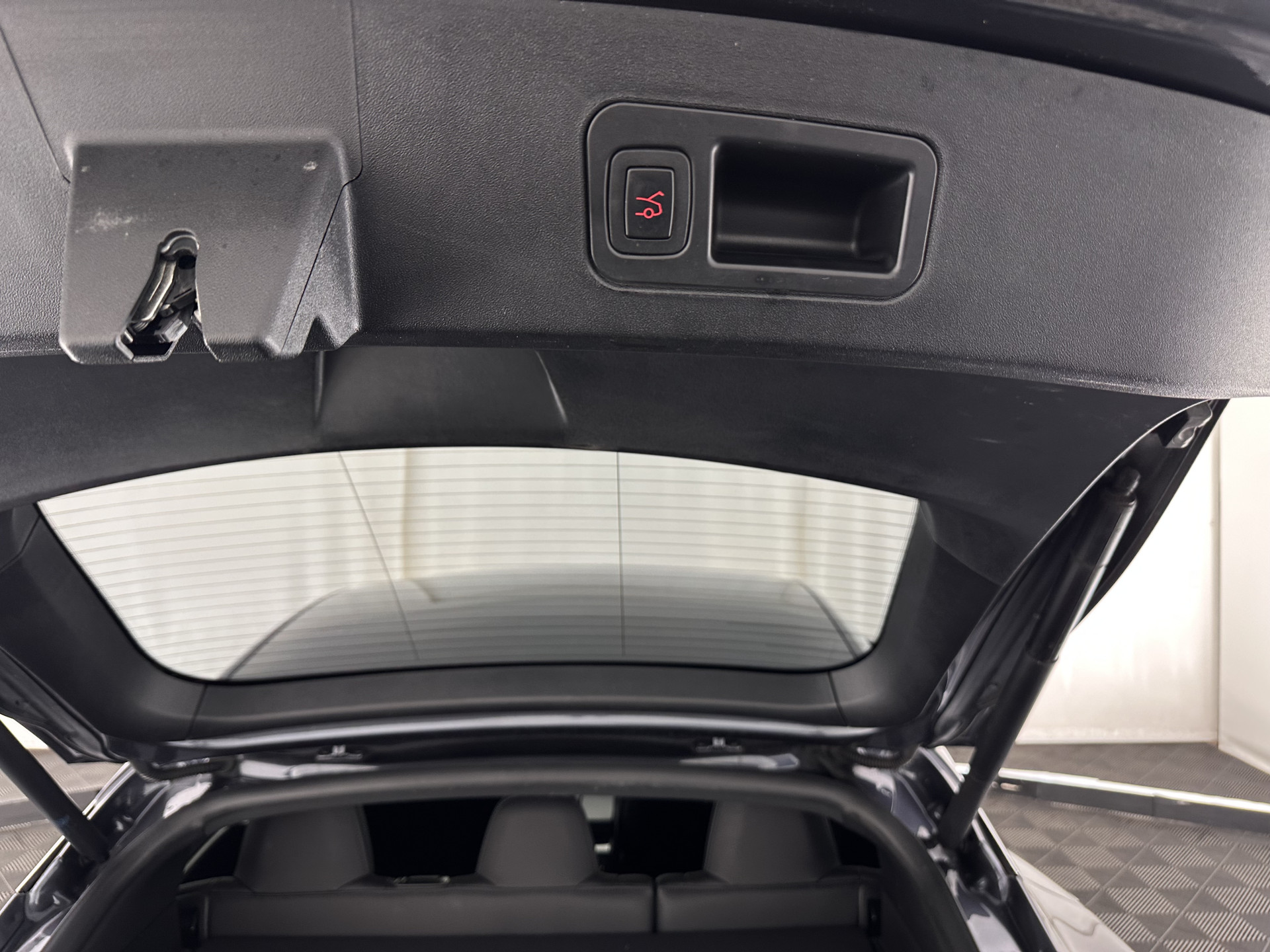 Tesla Model S 75D Base [ 3-Fase-17kW ] (SOH-85%) Aut. *PANO-WINDOW | LEATHER-FABRIC | AIRSUSPENION | FULL-LED | NAVI-FULLMAP | KEYLESS | MEMORY-PACK | HEATED-COMFORTSEATS | DIGI-COCKPIT | CARBON-INLAY | AUTOPILOT | 21"ALU*