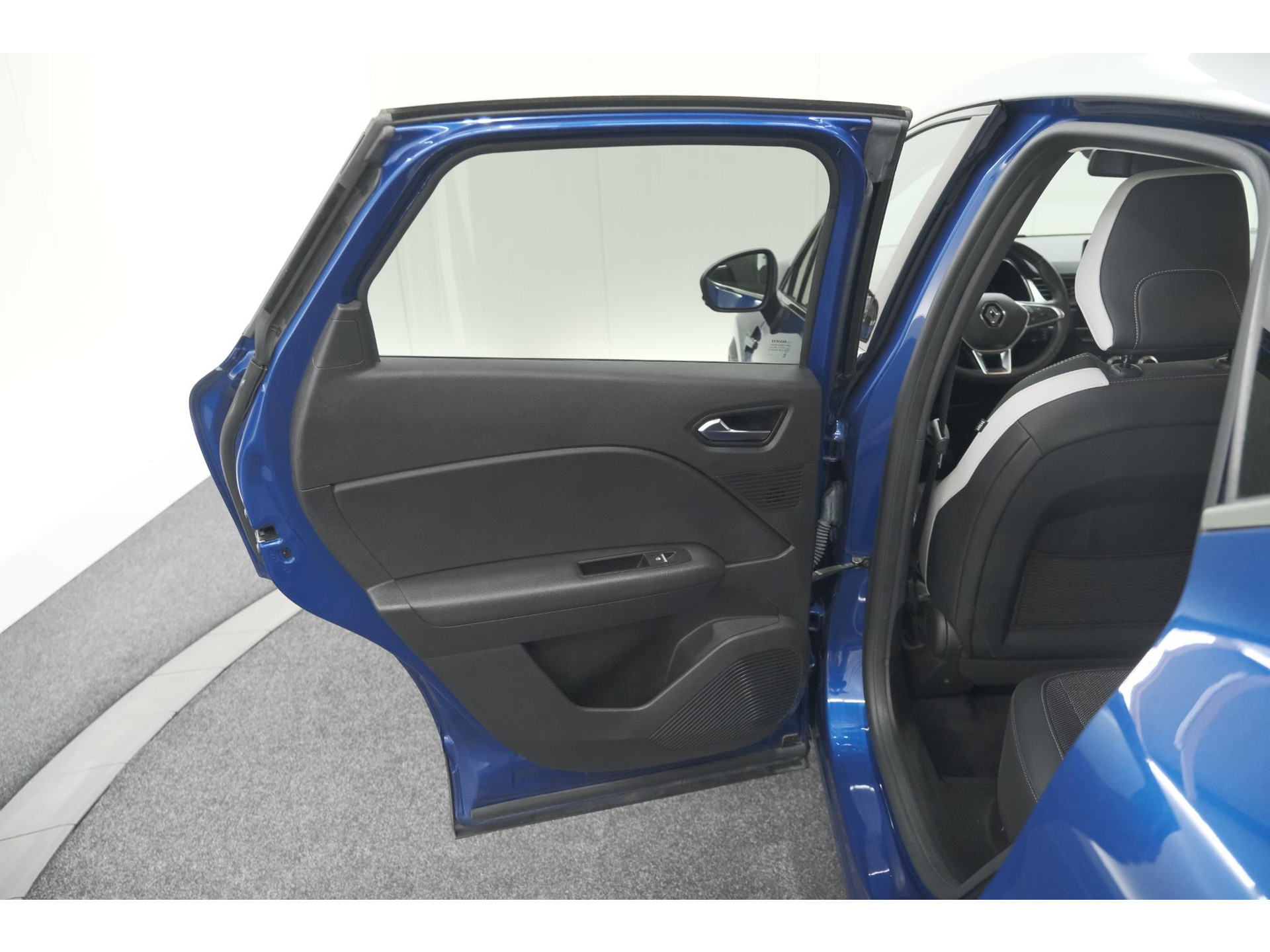 Renault Captur 1.6 E-Tech Plug-in Hybrid 160 Intens | Camera | 9.3 Inch Groot Scherm | Apple Carplay | Parkeersensoren