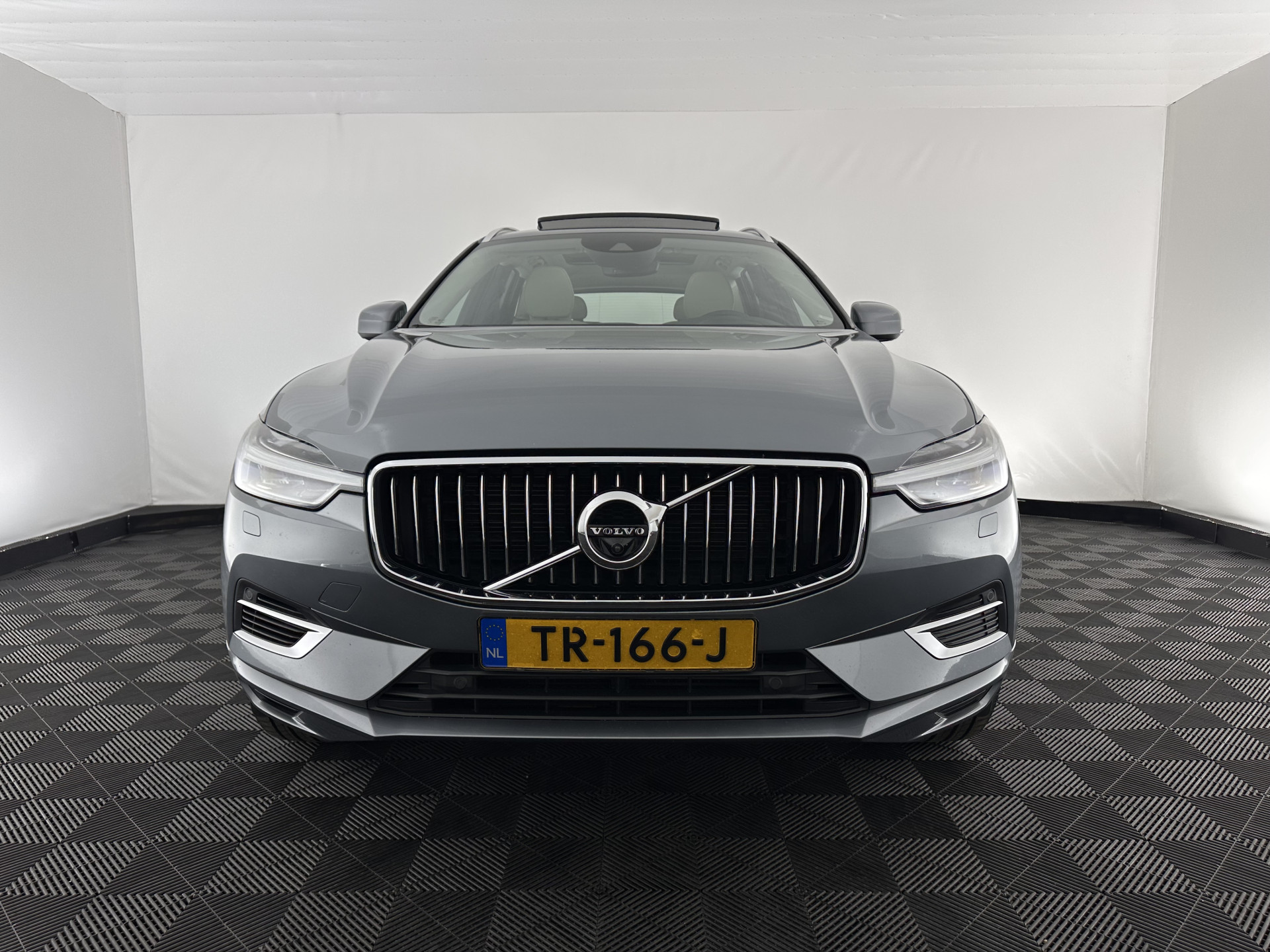 Volvo XC60 2.0 T8 Twin Engine AWD Inscription (Plug-In) (INCL-BTW) Aut. *PANO | LEATHER | FULL-LED | MEMORY-PACK | HARMAN/KARDON | TOPVIEW | DIGI-COCKPIT | KEYLESS | HEATED-SPORTSEATS | NAVI-FULLMAP | ECC | PDC | ADAPTIVE-CRUISE | TOWBAR | HEAD-UP