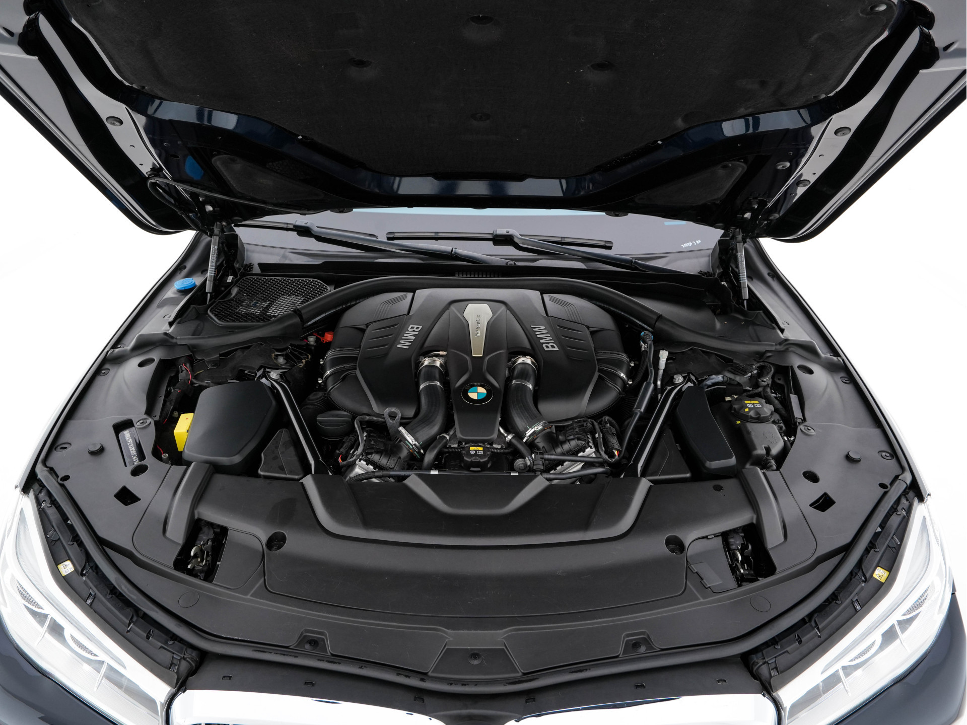 BMW 7-serie 750i Long M-Aerodynamic xDrive High Executive Aut. *PANO | DESIGN-LEATHER | LASER-LED | SOFTCLOSE |TOPVIEW | HARMAN/KARDON-SOUND | MEMORY-PACK | NAVI-FULLMAP | KEYLESS | ADAPTIVE-CRUISE | HEAD-UP | MASSAGE/HEATED/COOLED-COMFORT-SEATS | .