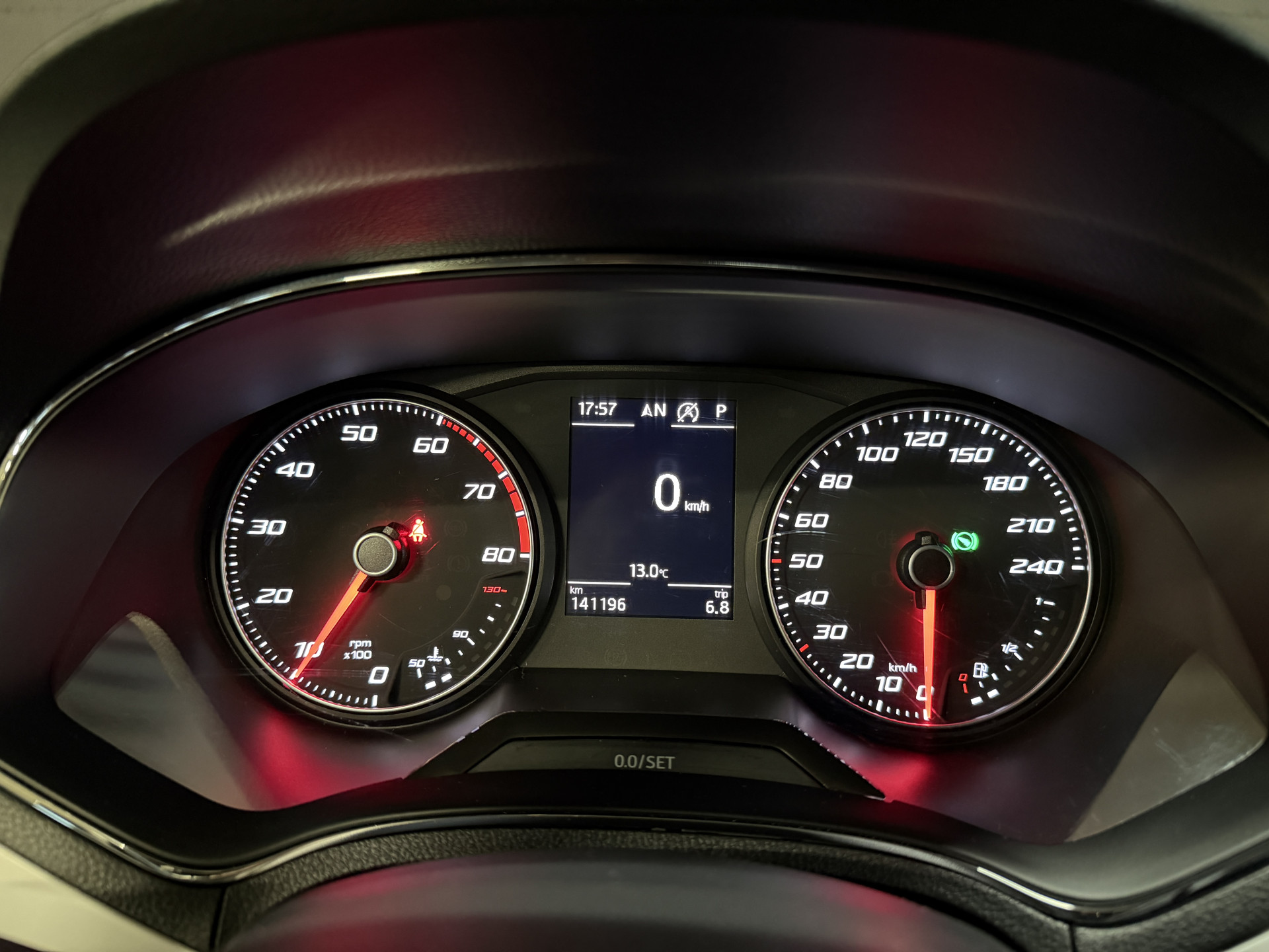 SEAT Arona 1.0 TSI Xcellence Business Intense | Camera | Sfeerverlichting | Stoelverwarming | Adaptive cruise | Carplay