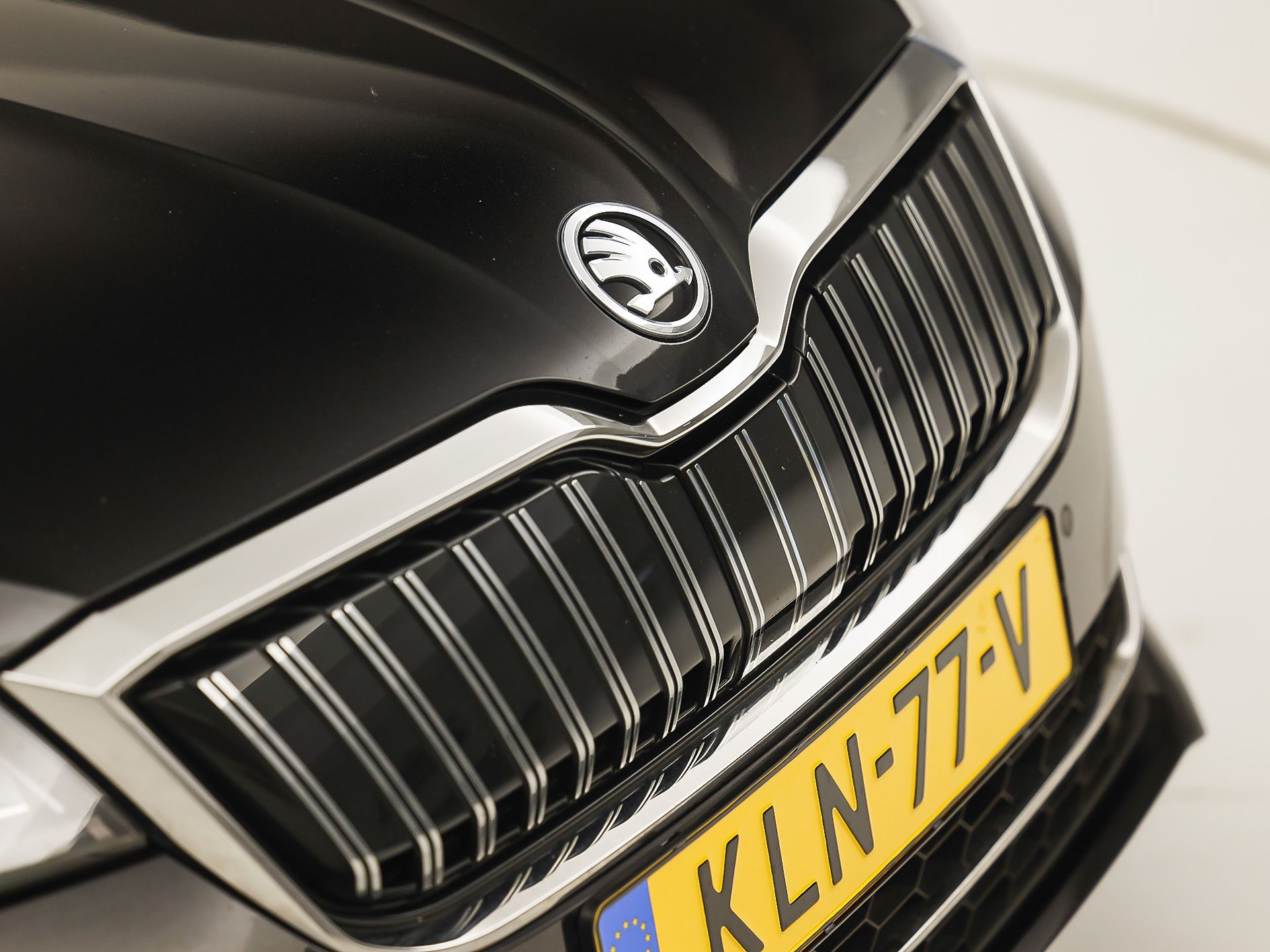 Škoda Superb Combi 1.4 TSI iV Sport 218Pk Automaat (VIRTUAL COCKPIT, APPLE CARPLAY, GROOT NAVI, MEMORY SEAT, LEDER/ALCANTARA, CAMERA, STOELVERWARMING, ADAPTIVE CRUISE, ELEK ACHTERKLEP, NIEUWSTAAT)