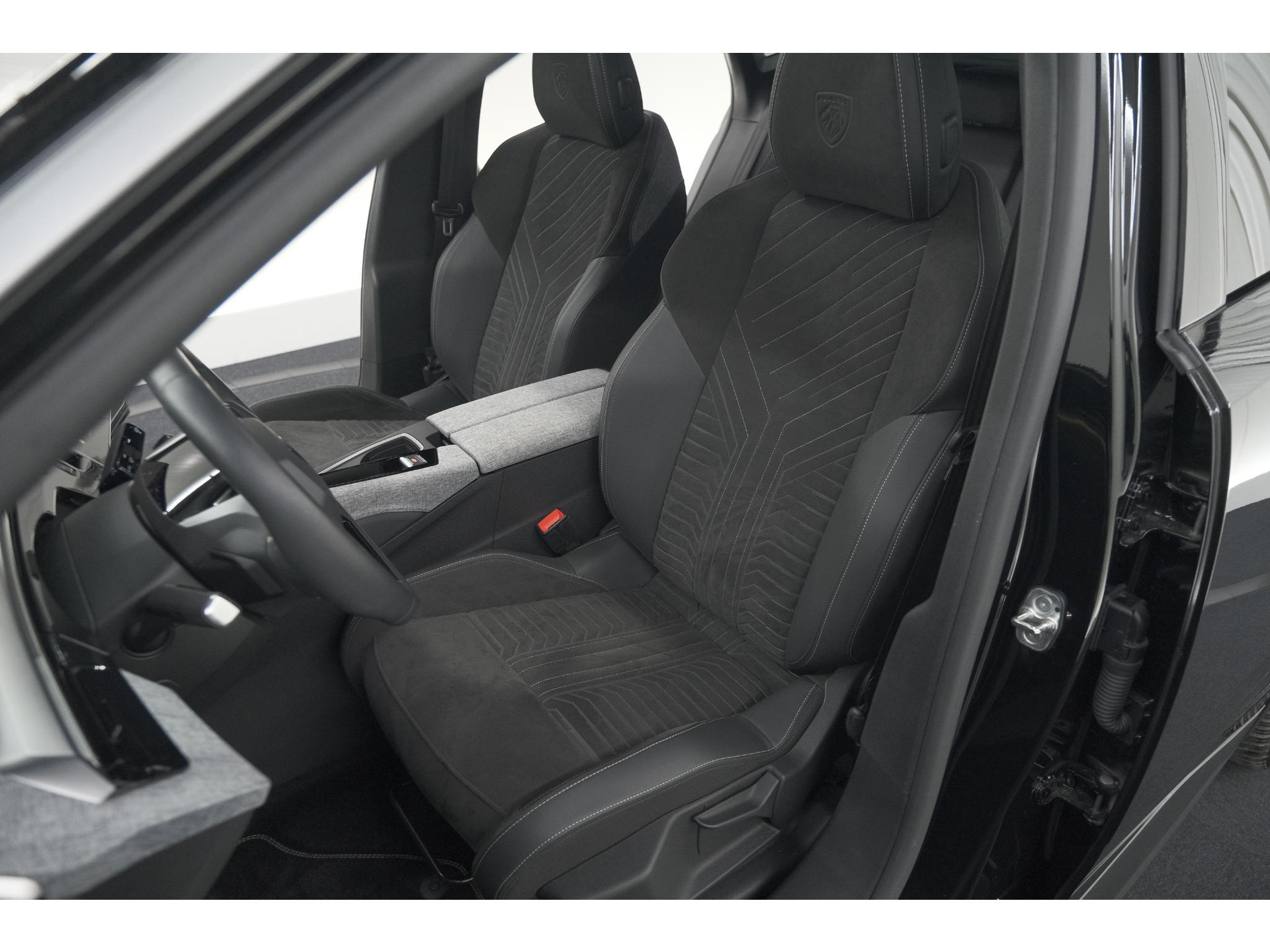 Peugeot 3008 1.2 Hybrid 136 GT | Panoramadak | 360 Camera | Stoelverwarming | Elektrische Kofferklep | Allseason Banden