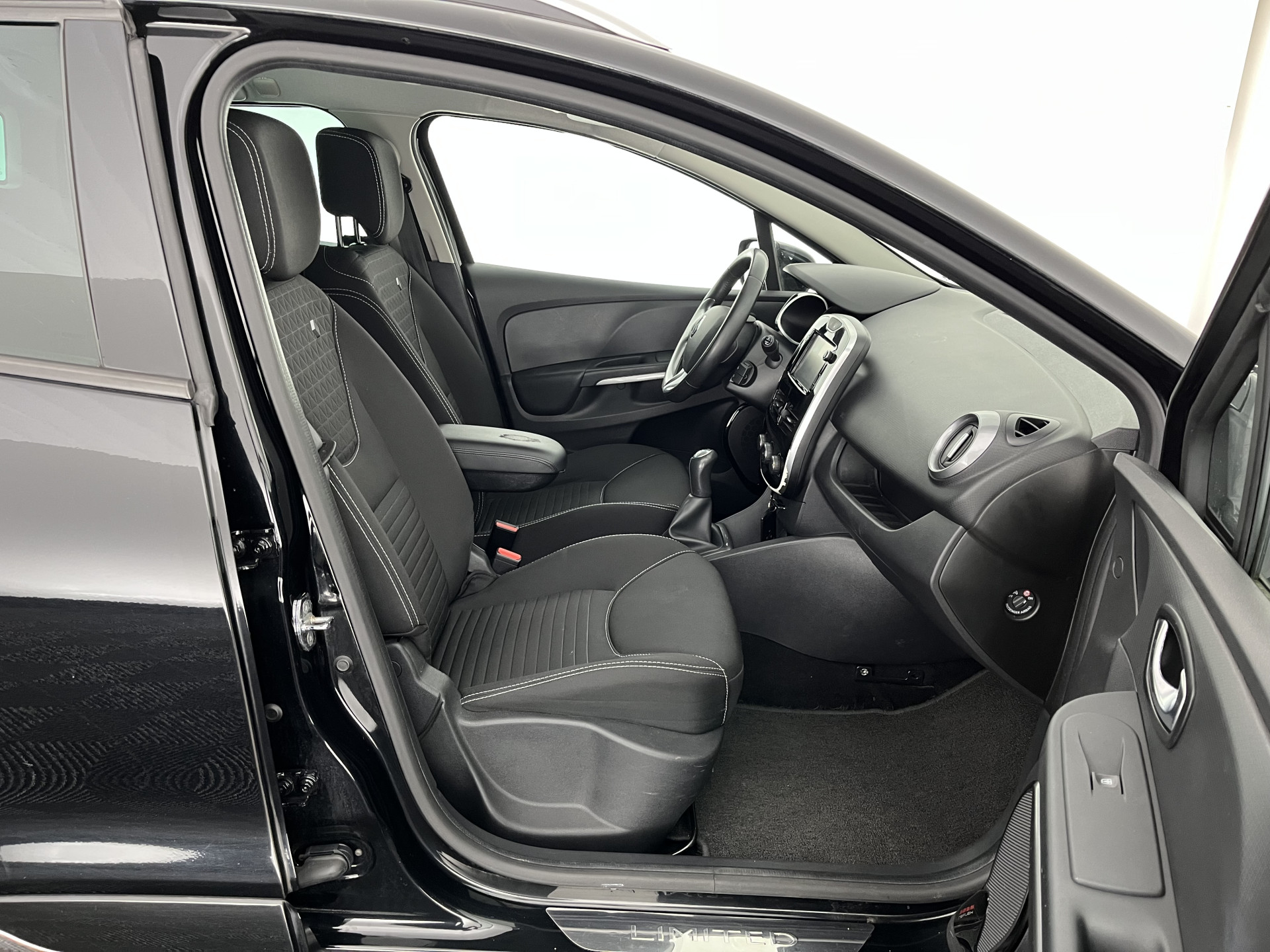 Renault Clio Estate 1.5 dCi ECO Dynamique *NAVI-FULLMAP | AIRCO | CRUISE | KEYLESS | COMFORTSEATS | BASS-REFLEX-AUDIO | PRIVACYGLASS | 16"ALU*