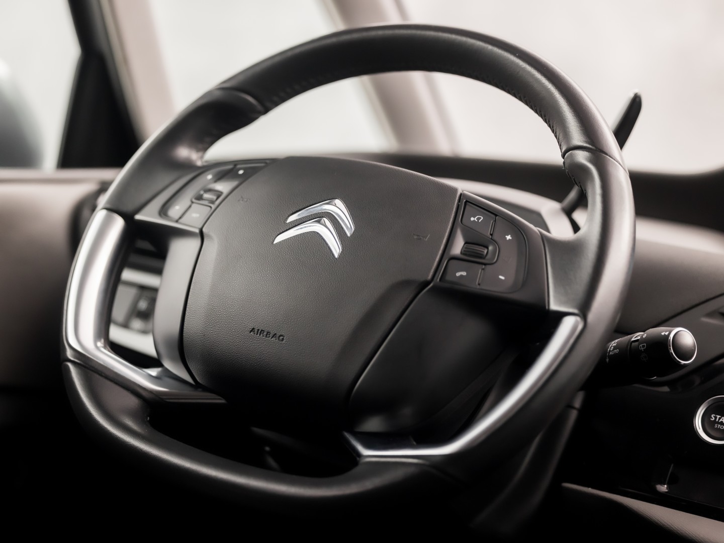 Citroën Grand C4 Picasso 1.2 PureTech Sport 7 Persoons Automaat (APPLE CARPLAY, GROOT NAVI, GETINT GLAS, TREKHAAK, SPORTSTOELEN, CAMERA, CRUISE, NIEUWE APK, NIEUWSTAAT)