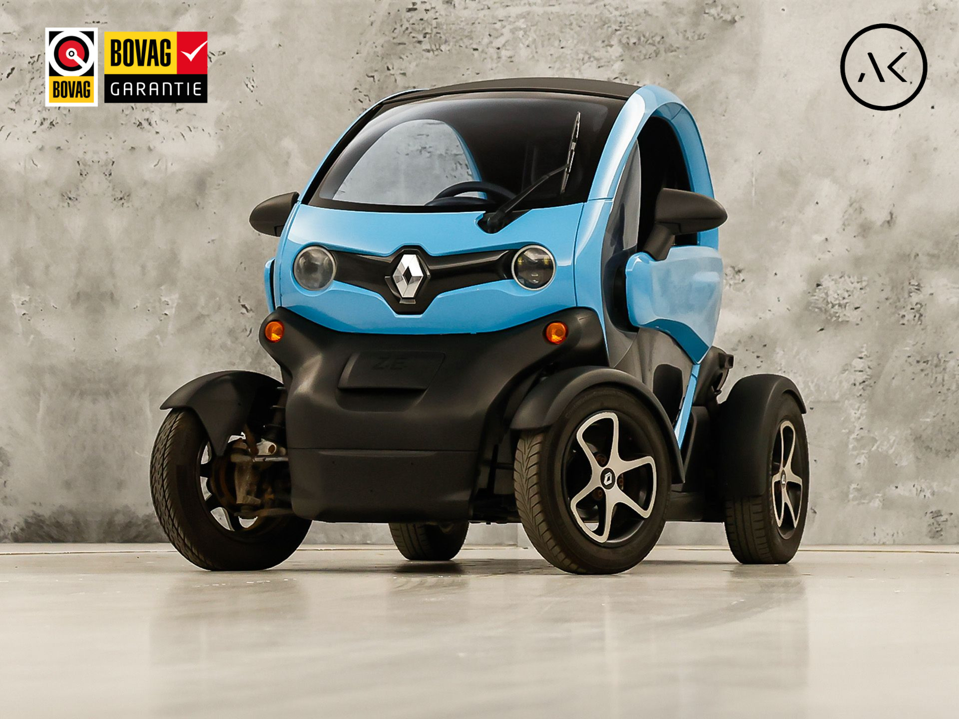Renault Twizy Life Sport (45 KMH, BROMMER KENTEKEN, LED, ZWART LEDER, PARKEERSENSOREN, SPORTSTOEL, NIEUWSTAAT)
