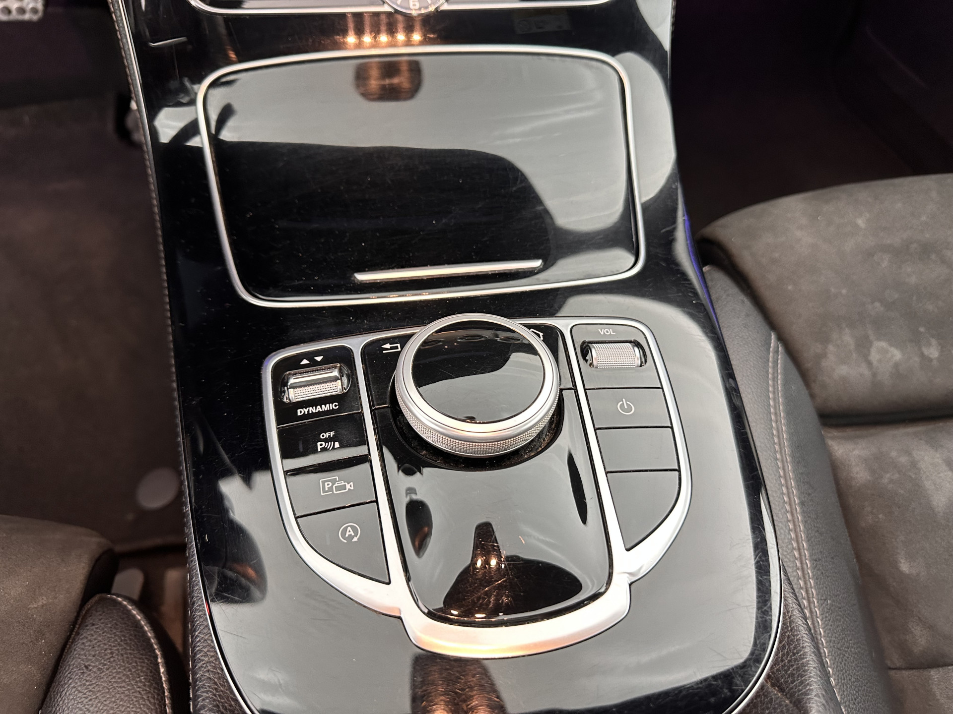 Mercedes-Benz E-klasse 220 d AMG-Line (INCL-BTW ) Aut. *PANO | FULL-LED | LEATHER-MICROFIBRE | WIDE-SCREEN-DIGI-COCKPIT | NAVI-FULLMAP | AMBIENT-LIGHT | HEATED-SPORTSEATS | ECC | SHIFT-PADLLES | PDC | CRUISE | 19"ALU*