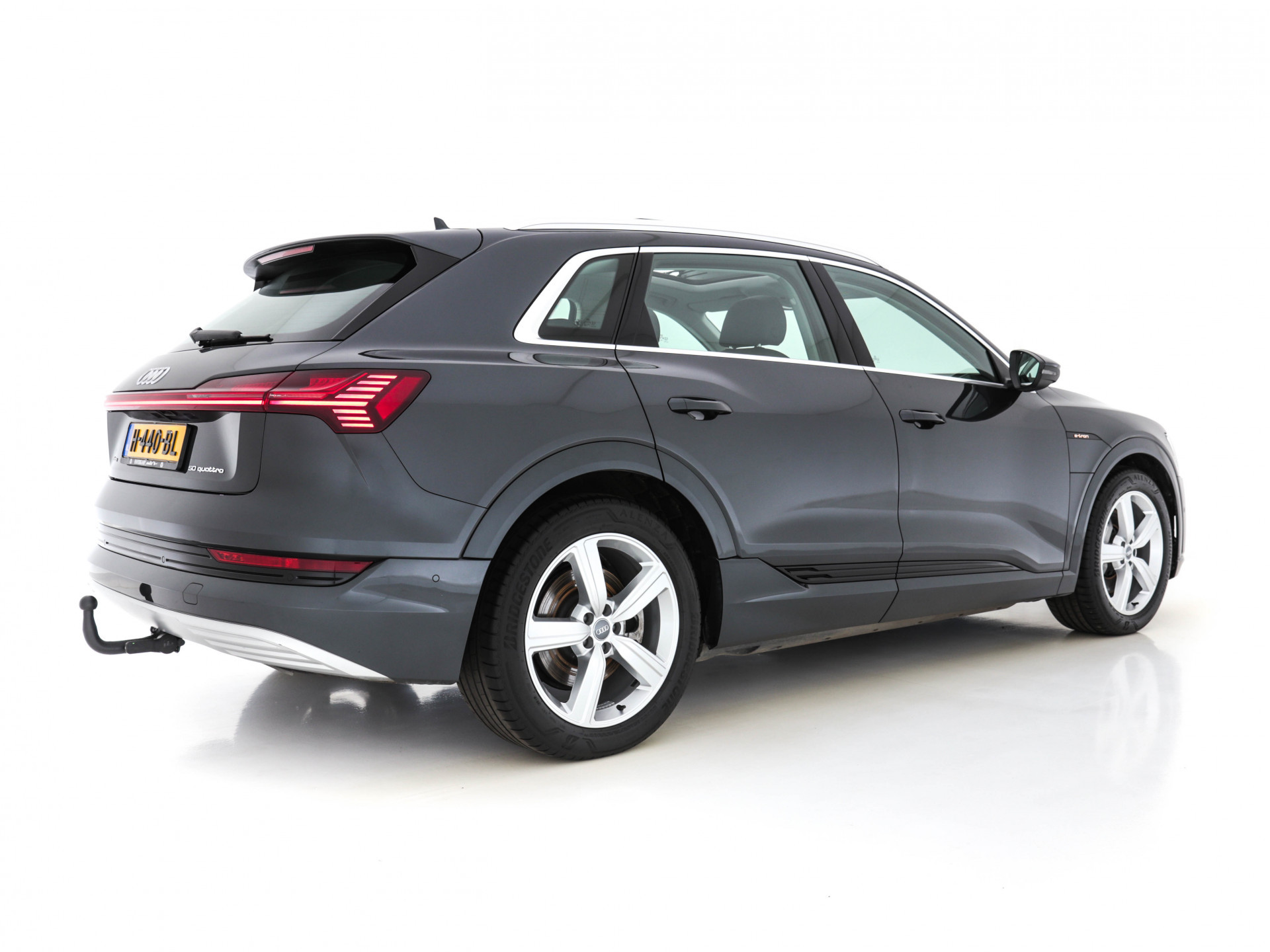 Audi e-tron E-tron 50 Quattro Launch Edition-Plus [ 3-Fase ] ( SOH-100%) (INCL-BTW)  Aut. *PANO | LUXURY-LEATHER | FULL-LED | DIGI-COCKPIT | NAVI-FULLMAP | KEYLESS | BLINDSPOT | MEMORY-PACK | ADAPTIVE-CRUISE | SHIFT-PADDLES | TOWBAR | HEATED-COMFORT-SEATS