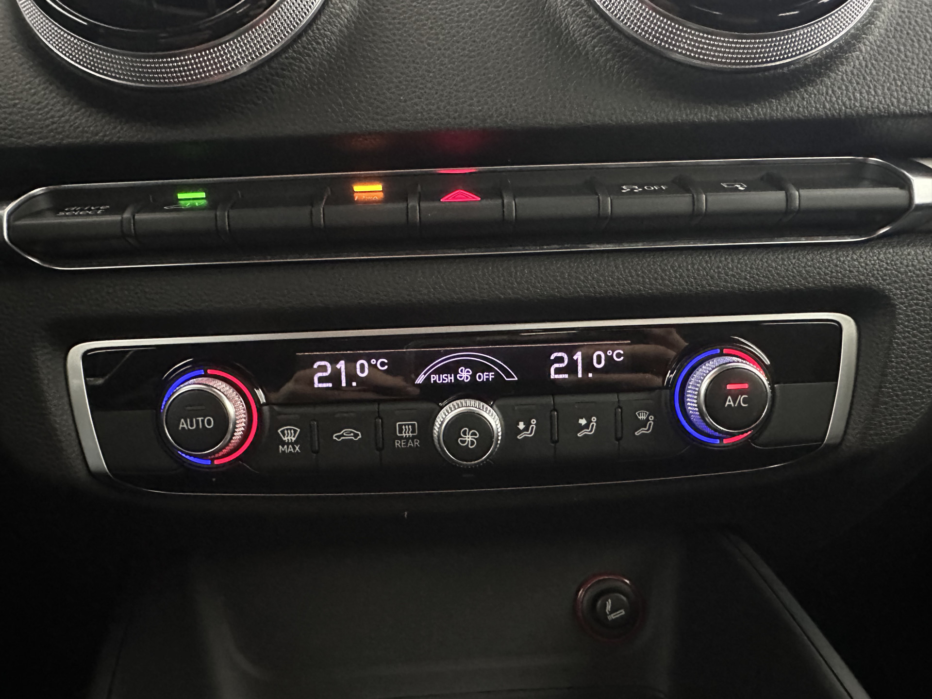 Audi A3 Sportback 1.4 e-tron Plug-In Pro Line plus Aut. *LEATHER-FABRIC | FULL-LED | NAVI-FULLMAP | KEYLESS | SPORT-SEATS | AUDI-SOUND | TOWBAR | 17''ALU*