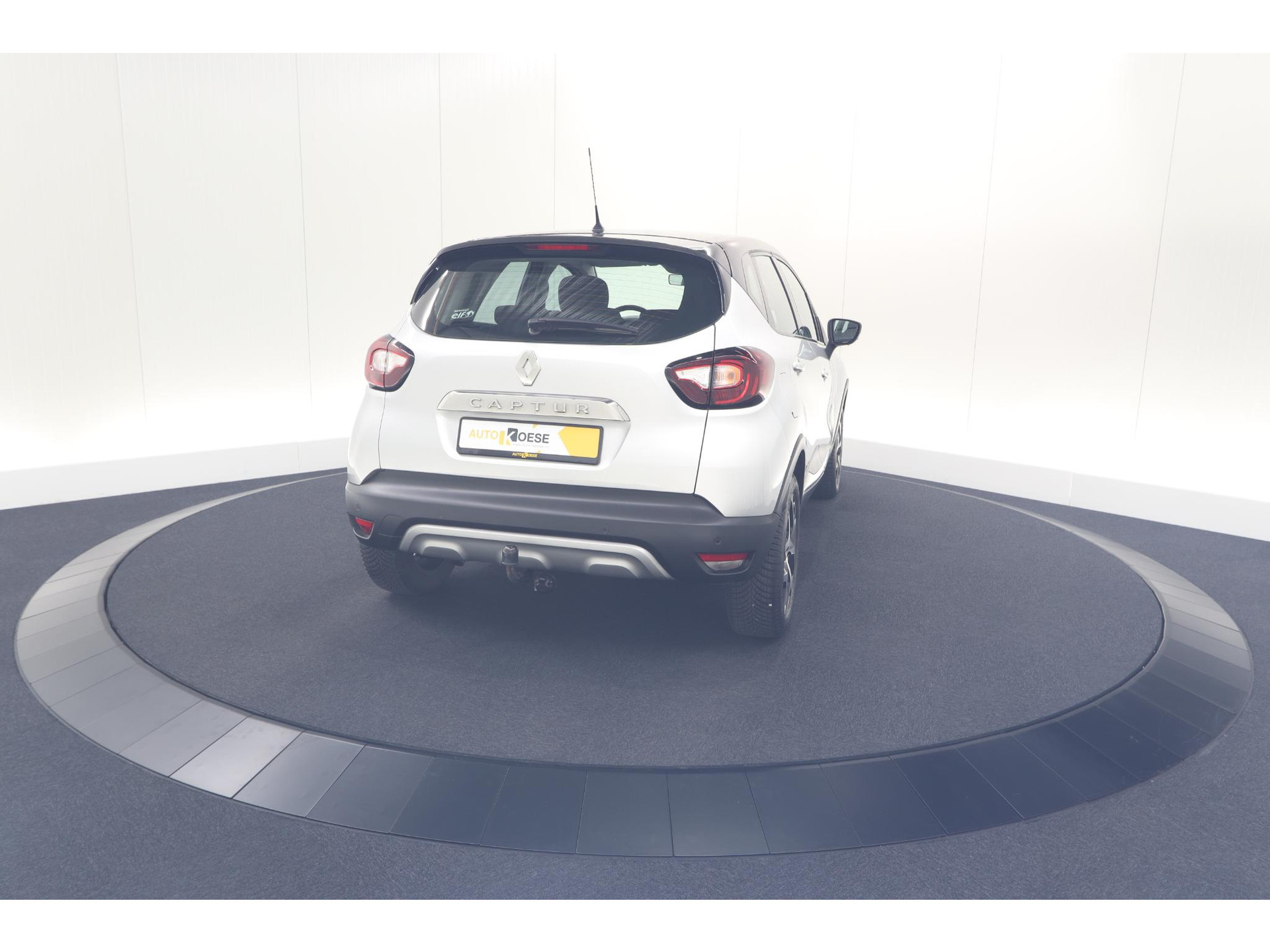 Renault Captur TCe 90 Intens | Trekhaak | AllSeason banden | Navigatie | Parkeersensoren