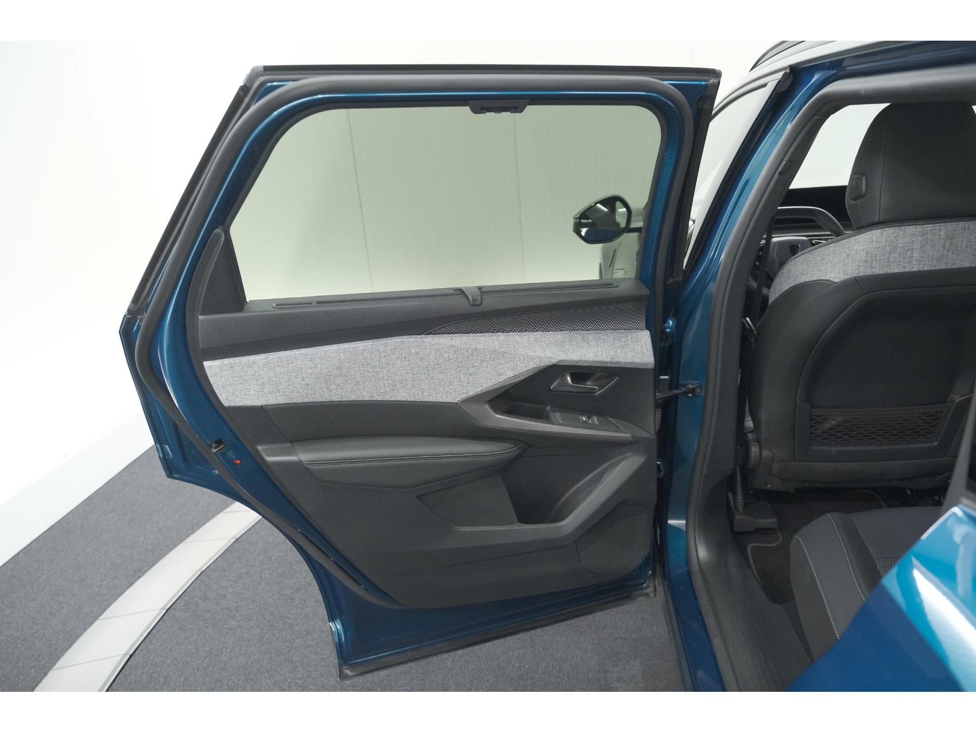 Peugeot 5008 1.2 Hybrid 136 GT | Adaptieve Cruise Control | Camera | Elektrische Kofferklep | Stoelverwarming