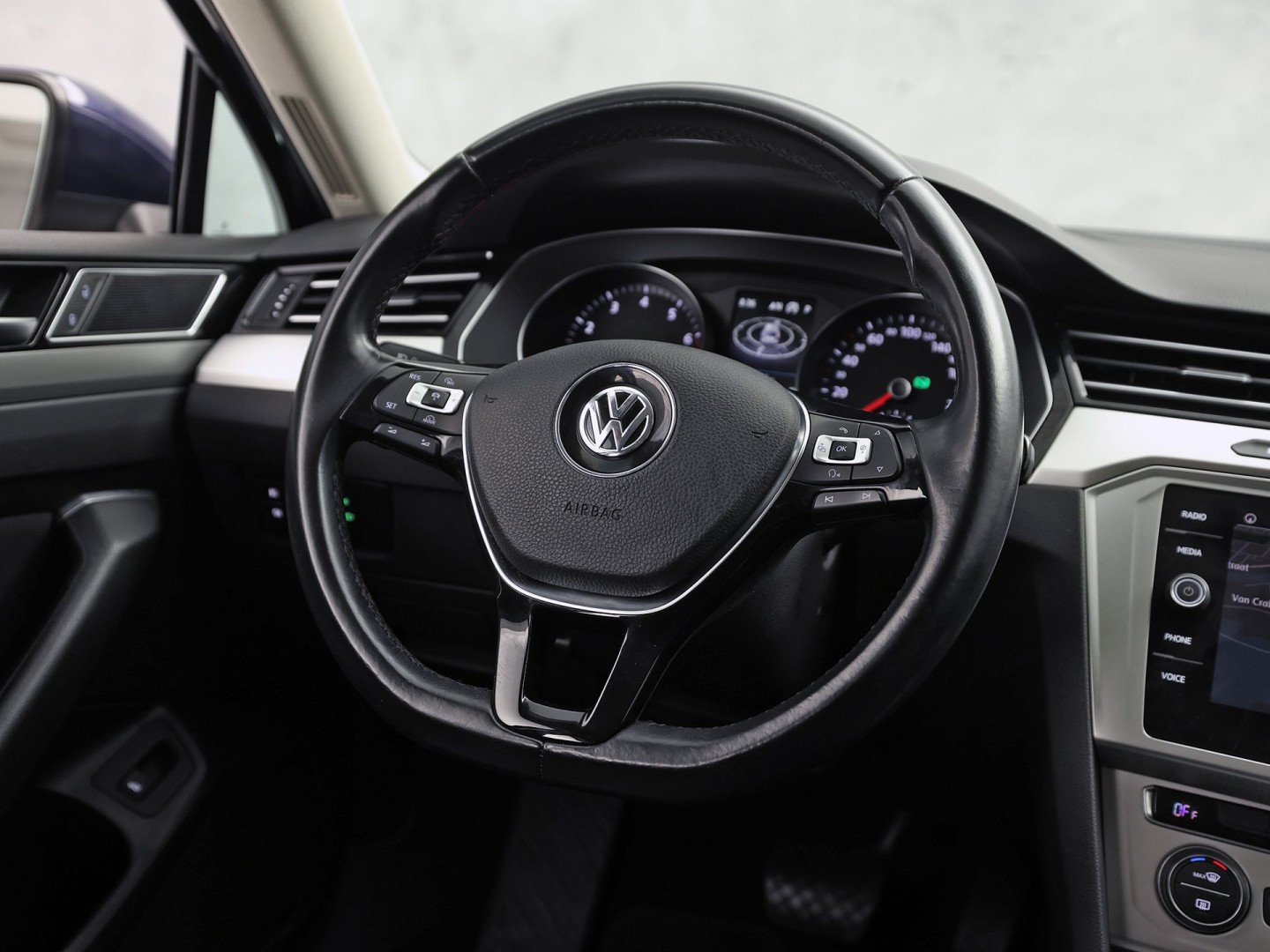 Volkswagen Passat Variant 1.4 TSI ACT Highline 150Pk Automaat (APPLE CARPLAY, GROOT NAVI, CLIMATE, CAMERA, SPORTSTOELEN, GETINT GLAS, KEYLESS START, ADAPTIVE CRUISE,