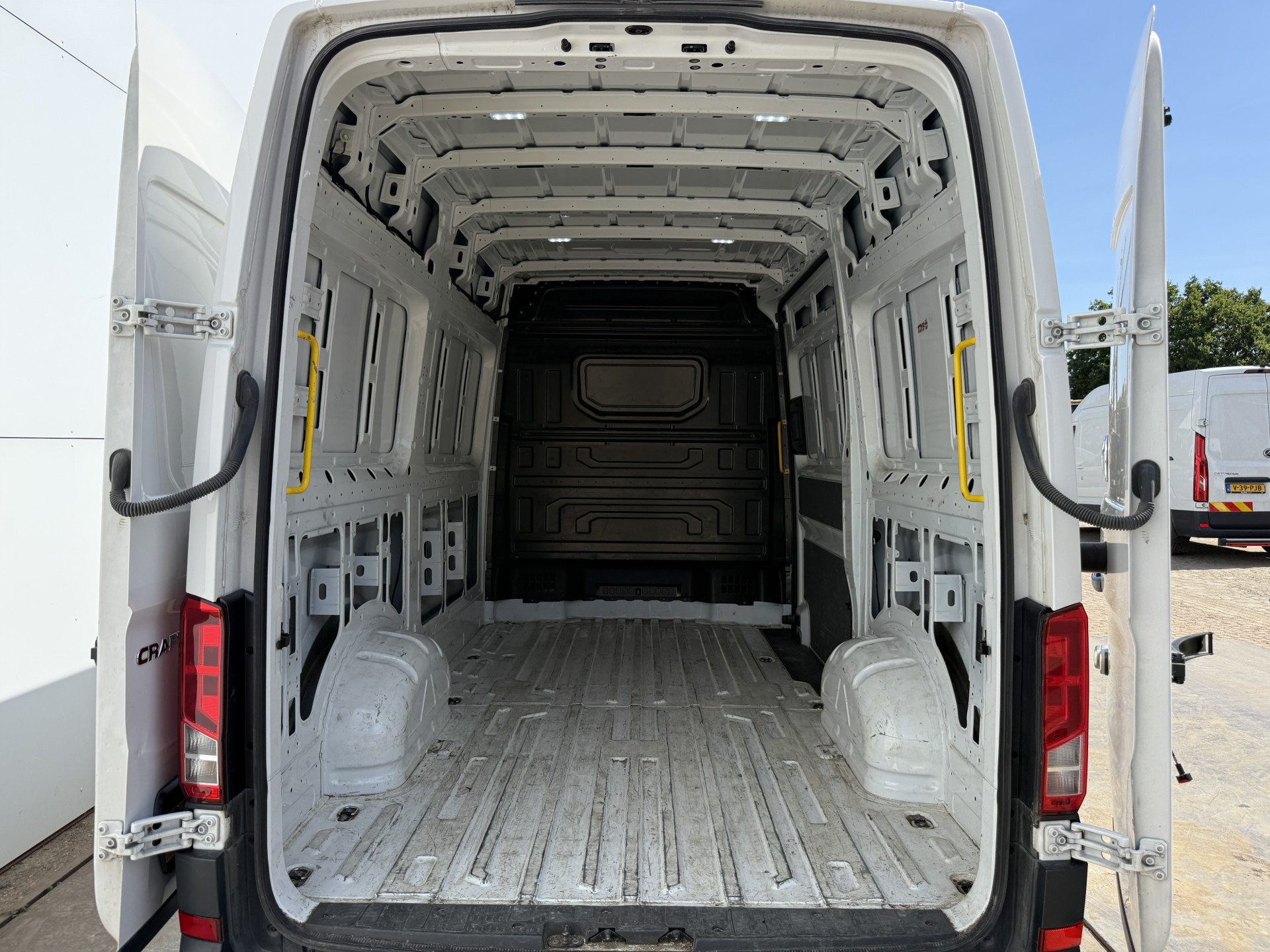Volkswagen Crafter 2.0 TDI 140PK L3H3 Camera Airco Carplay Parkeersensoren Euro 6