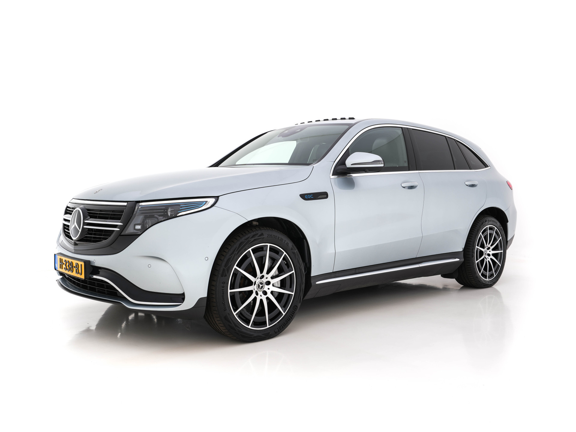 Mercedes-Benz EQC 400 4MATIC AMG-Pack Premium Plus 80 kWh (3-Fase) {SOH-94%} (INCL-BTW) *PANO | WIDESCREEN | HEAD-UP | DISTRONIC | MULTI-BEAM | BURMESTER-AUDIO | MEMORY-PACK | TOP-VIEW | KEYLESS | LEATHER | SPORT-SEATS | DAB+ | AMBIENT-LIGHT | 20''