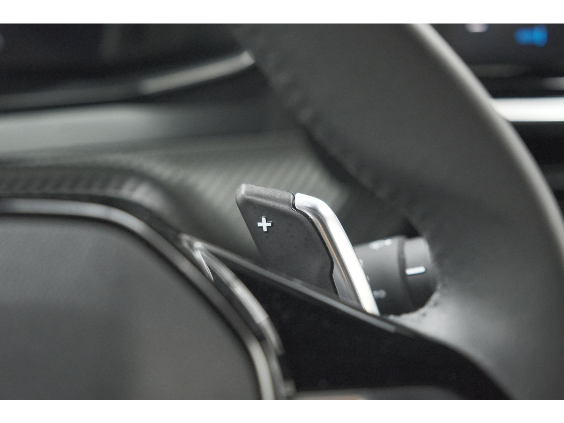 Peugeot 2008 Hybrid 136 e-DCS6 Allure | 360 Camera | Adaptieve Cruise Control | Dodehoekdetectie | Navigatie