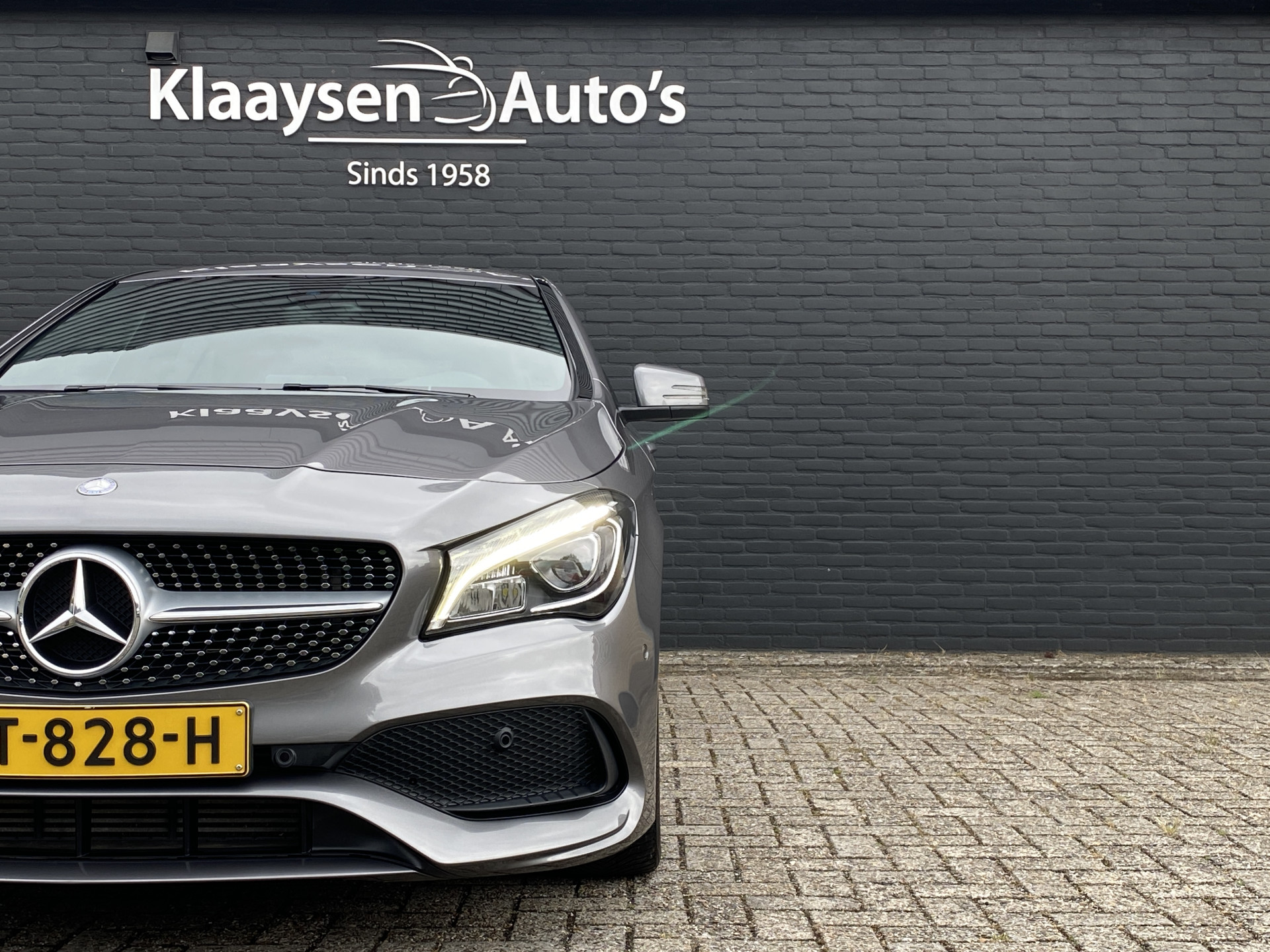 Mercedes-Benz CLA-klasse Shooting Brake 180 AMG Edition AUT. | 1e eigenaar | dealer onderh. | navigatie | a. carplay | alcantara interieur
