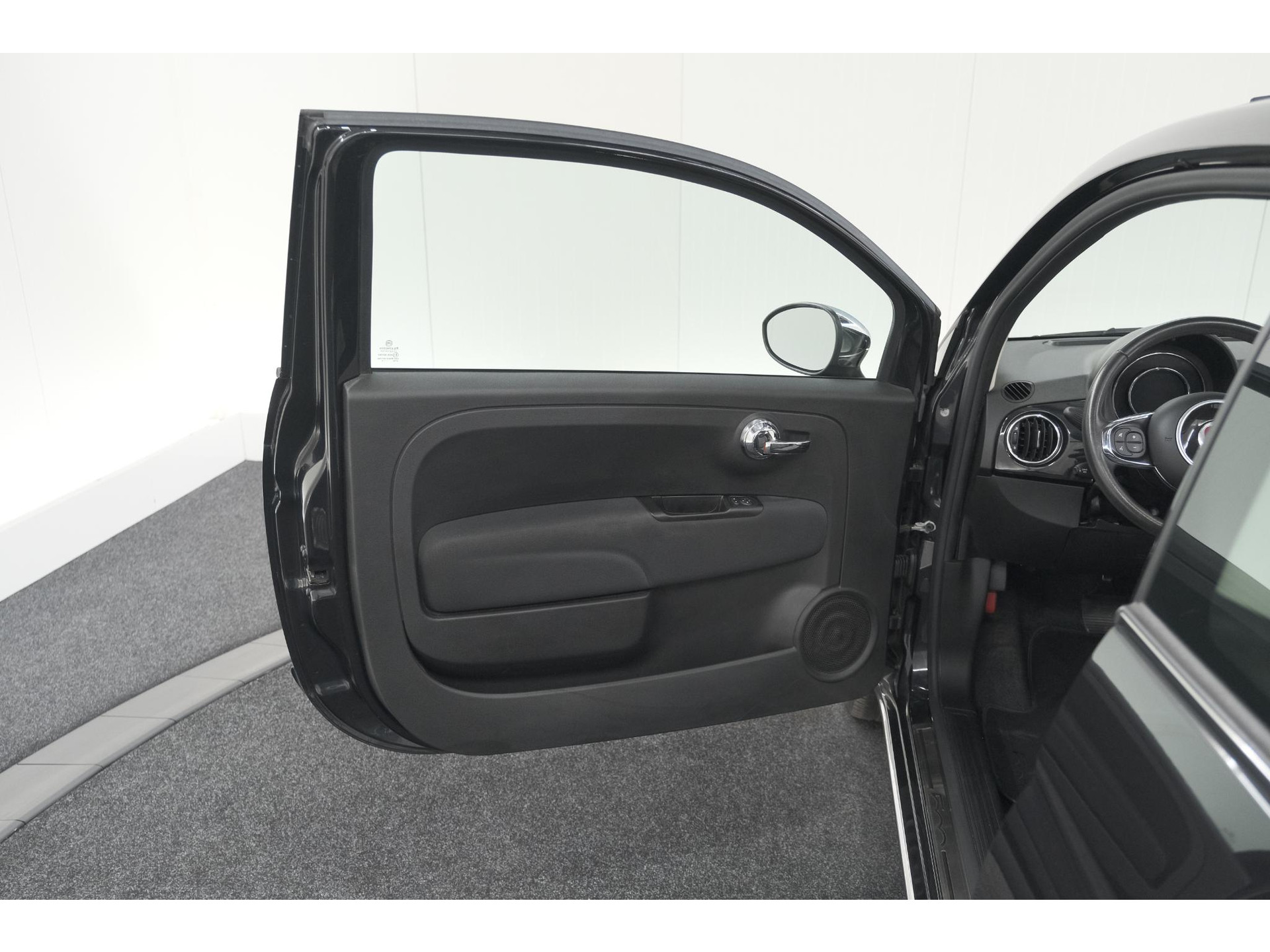 Fiat 500 C TwinAir Turbo Lounge | Parkeersensoren | Climate control | Cruise control | Apple Carplay