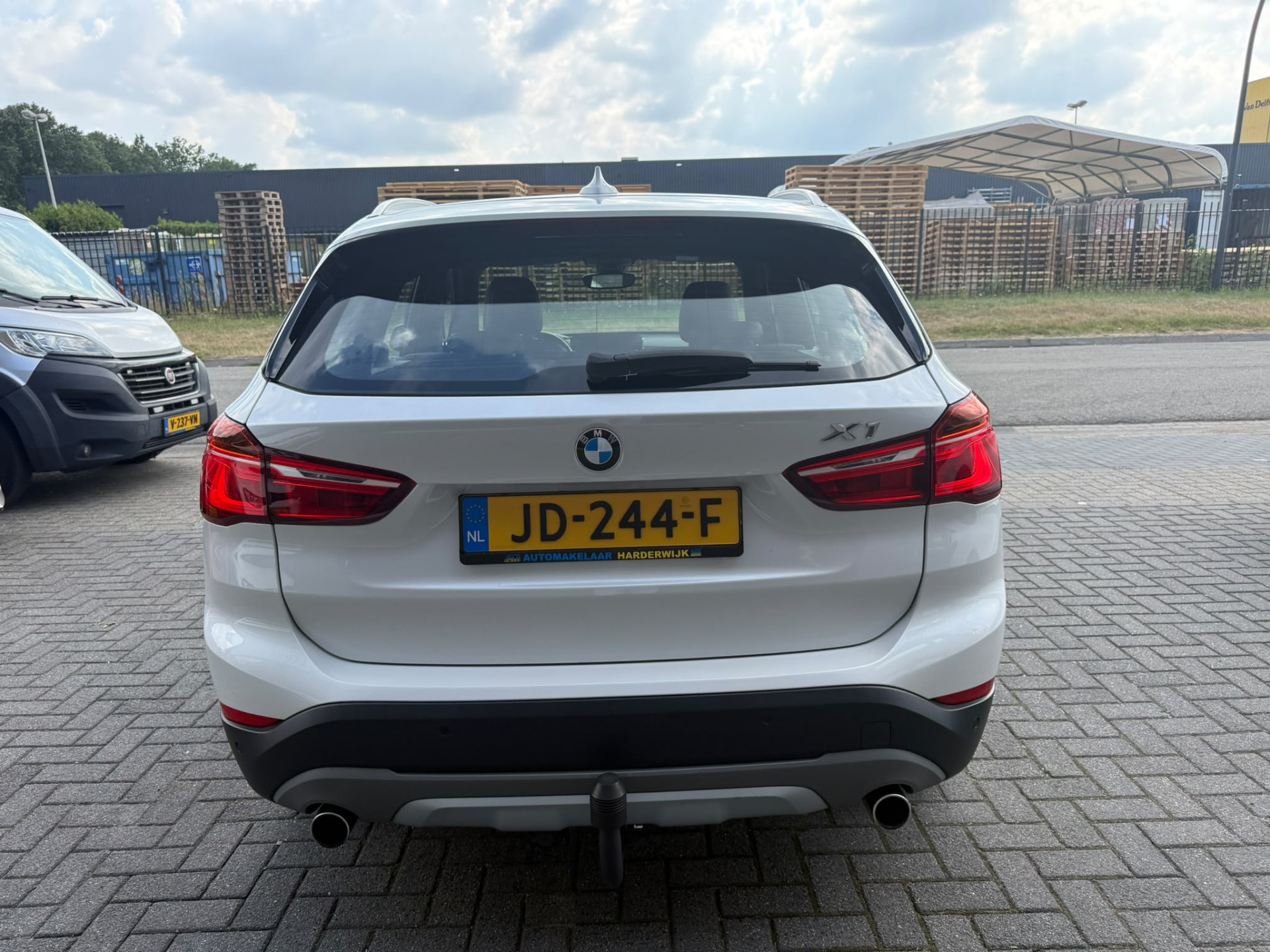 BMW X1 xDrive20i xLine | 3E EIGENAAR | 3/6/12MND GARANTIE| PANO DAK | HEAD UP | LEDER | NAVI |