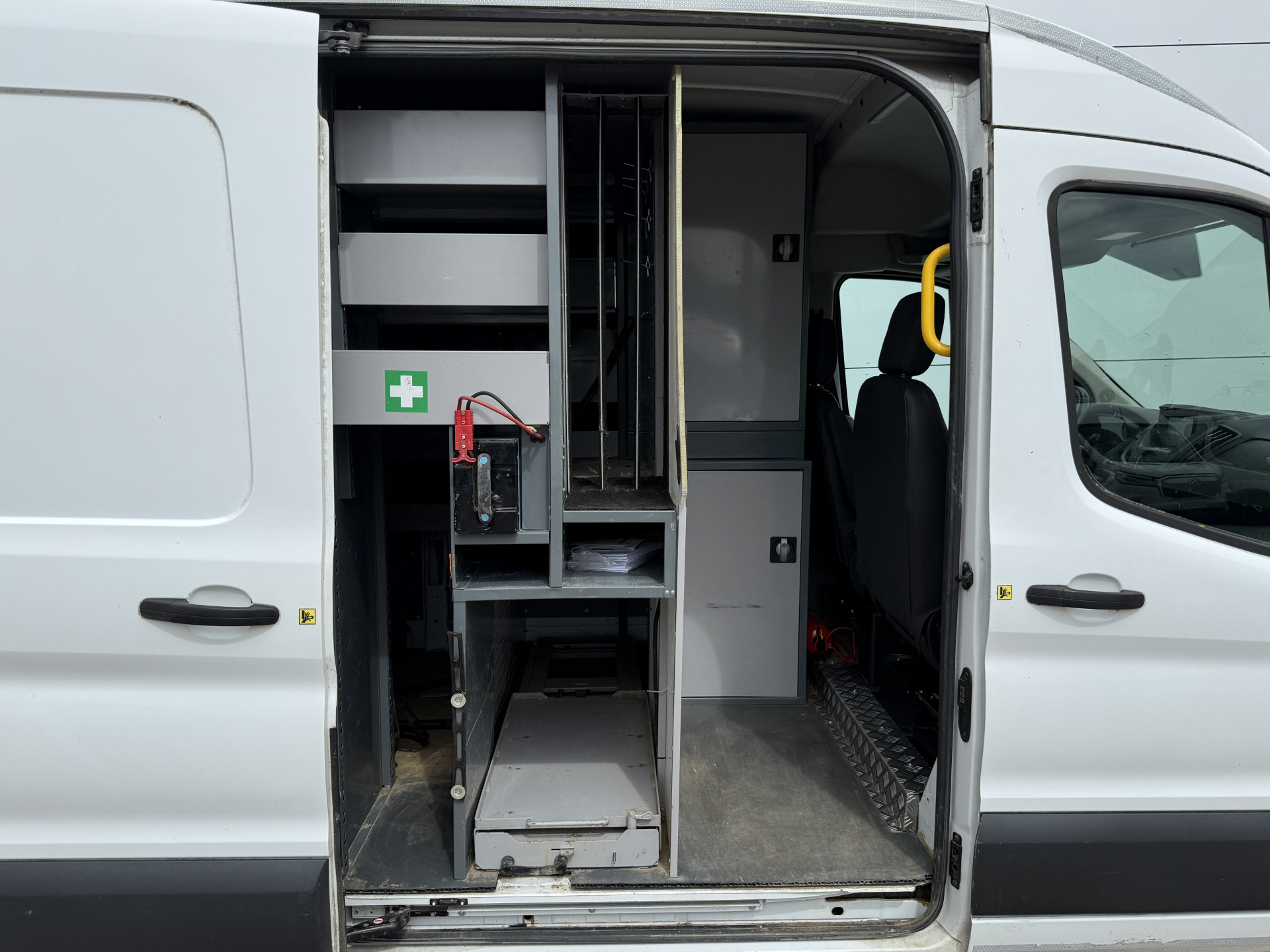 Ford Transit 2.0 TDCI 130PK L2H2 Airco Cruise Control Parkeersensoren Stoelverwarming Zwaailampen Kastwand Inbouw