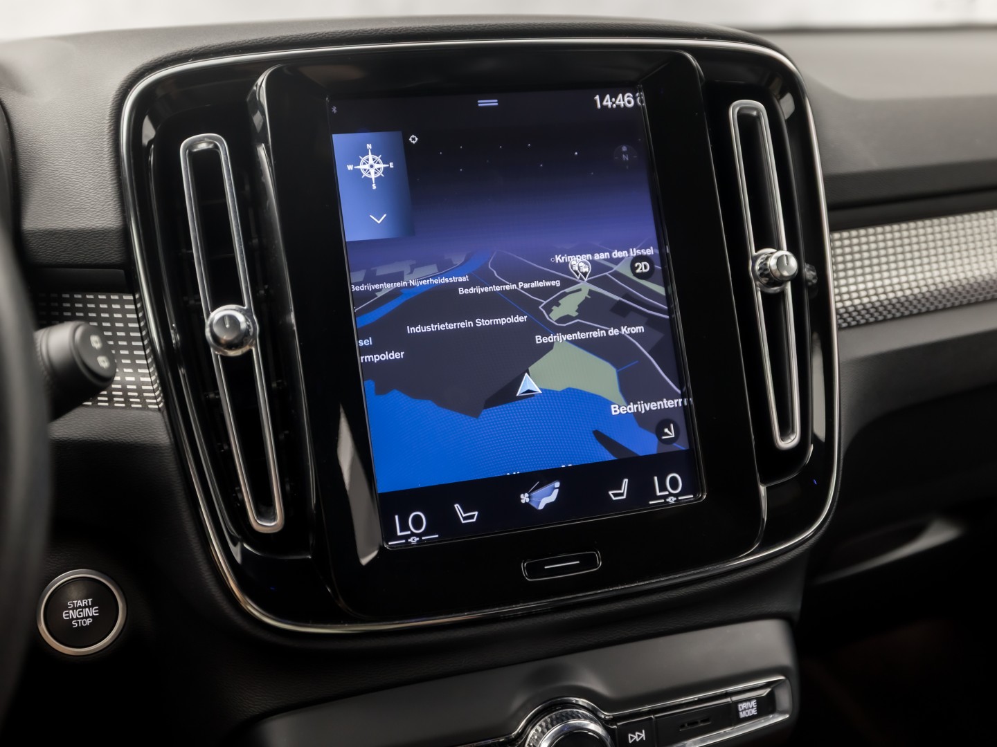 Volvo XC40 1.5 T5 Recharge Inscription Sport 252Pk Automaat (PANORAMADAK, APPLE CARPLAY, MEMORY SEAT, LEDER, 360 CAMERA, SPORTSTOELEN, STUUR/STOELVERWARMING, GETINT GLAS, ELEK ACHTERKLEP, NIEUWE APK, NIEUWSTAAT)