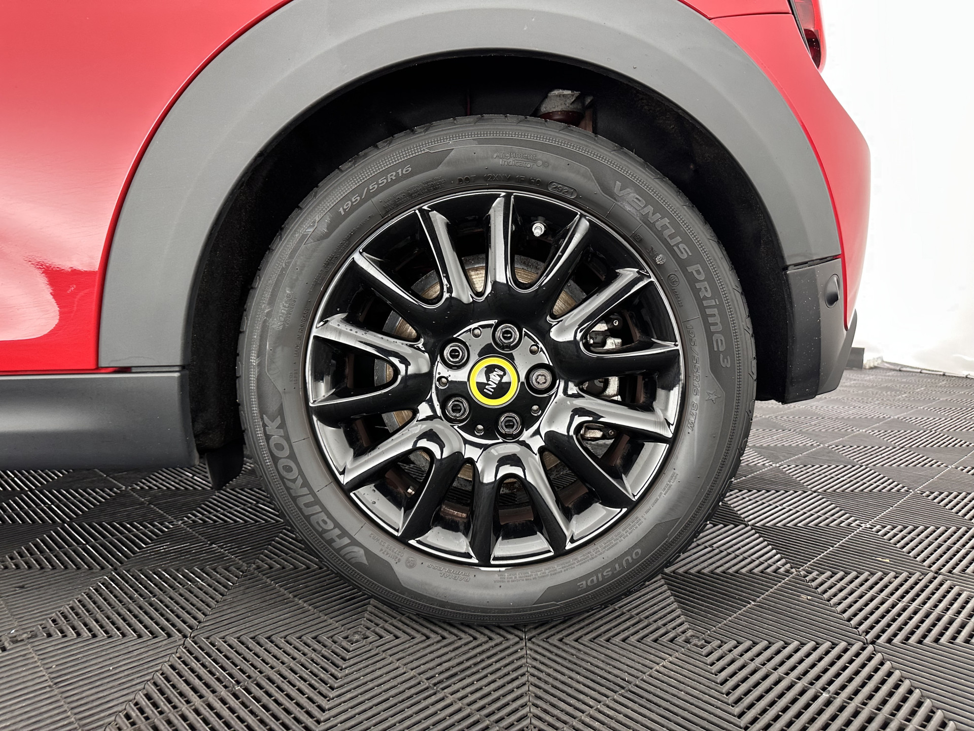 MINI Mini Electric Business Edition 33 kWh [ 3-Fase-11kW ] {SOH-100%} (INCL-BTW) Aut. *LEATHER | FULL-LED | KEYLESS | SPORTSEATS | NAVI-FULLMAP | ECC | AMBIENTLIGHT | DAB | DIGI-COCKPIT | PDC | 17"ALU*