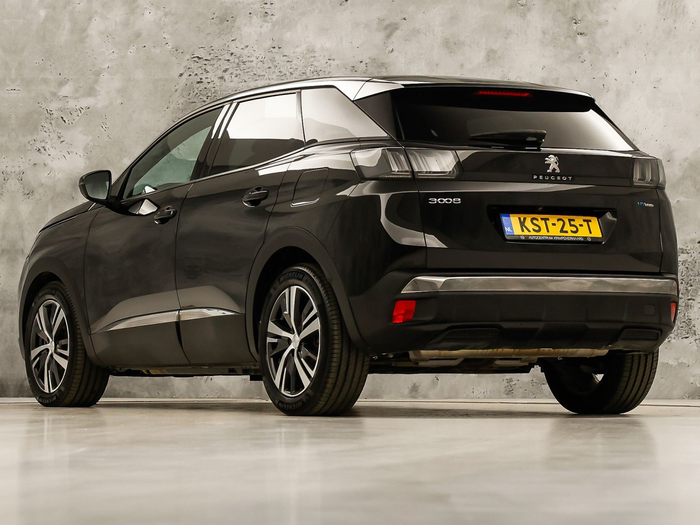 Peugeot 3008 1.6 HYbrid 225 Allure Sport 225Pk Automaat (APPLE CARPLAY, GROOT NAVI, 99% SOH, 360 CAMERA, LEDER, SPORTSTOELEN, ZWART HEMEL, GETINT GLAS, NIEUWSTAAT)
