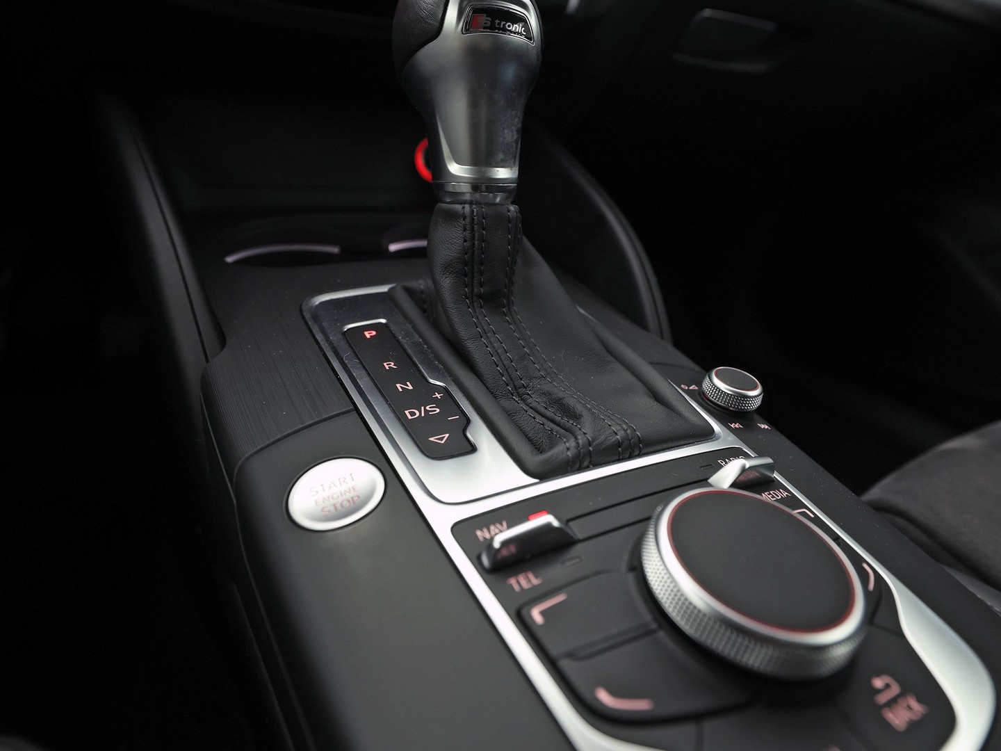 Audi A3 Sportback 1.4 TFSI S-Line Sport Automaat (NAVIGATIE, CLIMATE, LEDER/ALCANTARA, KEYLESS, SPORTSTOELEN, STOELVERWARMING, GETINT GLAS, CRUISE, NIEUWSTAAT)
