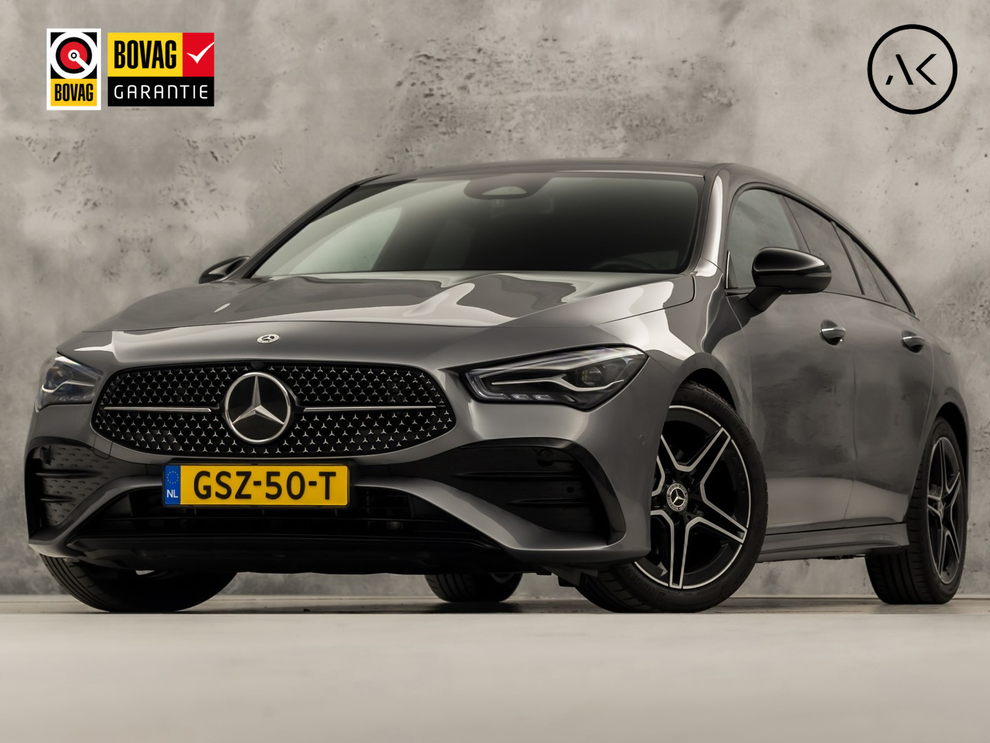 Mercedes-Benz CLA-Klasse 180 AMG Sport Automaat (GROOT NAVI, LOGISCH NAP, CAMERA, LEDER, SPORTSTOELEN, GETINT GLAS, STOELVERWARMING, ELEK ACHTERKLEP, NIEUWSTAAT)