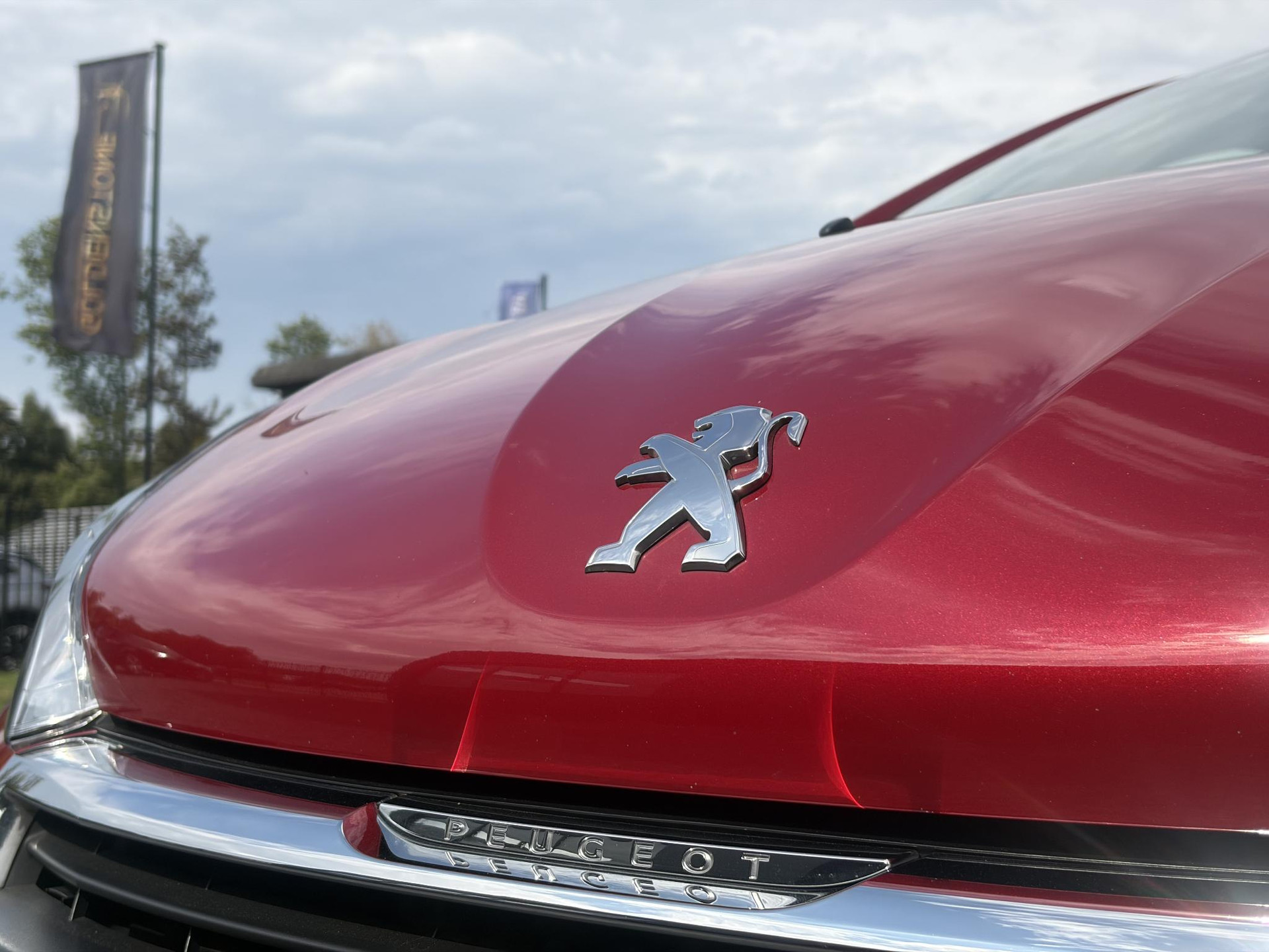 Peugeot 208 1.2 PureTech Blue Lion ✓D-riem vv in 2025✓1e Eigenaar✓Navi✓Carplay✓Trekhaak✓Recent beurt gehad✓Airco✓Cruise✓5 Deurs✓Pdc✓N.A.P✓Apk tot 03-2027