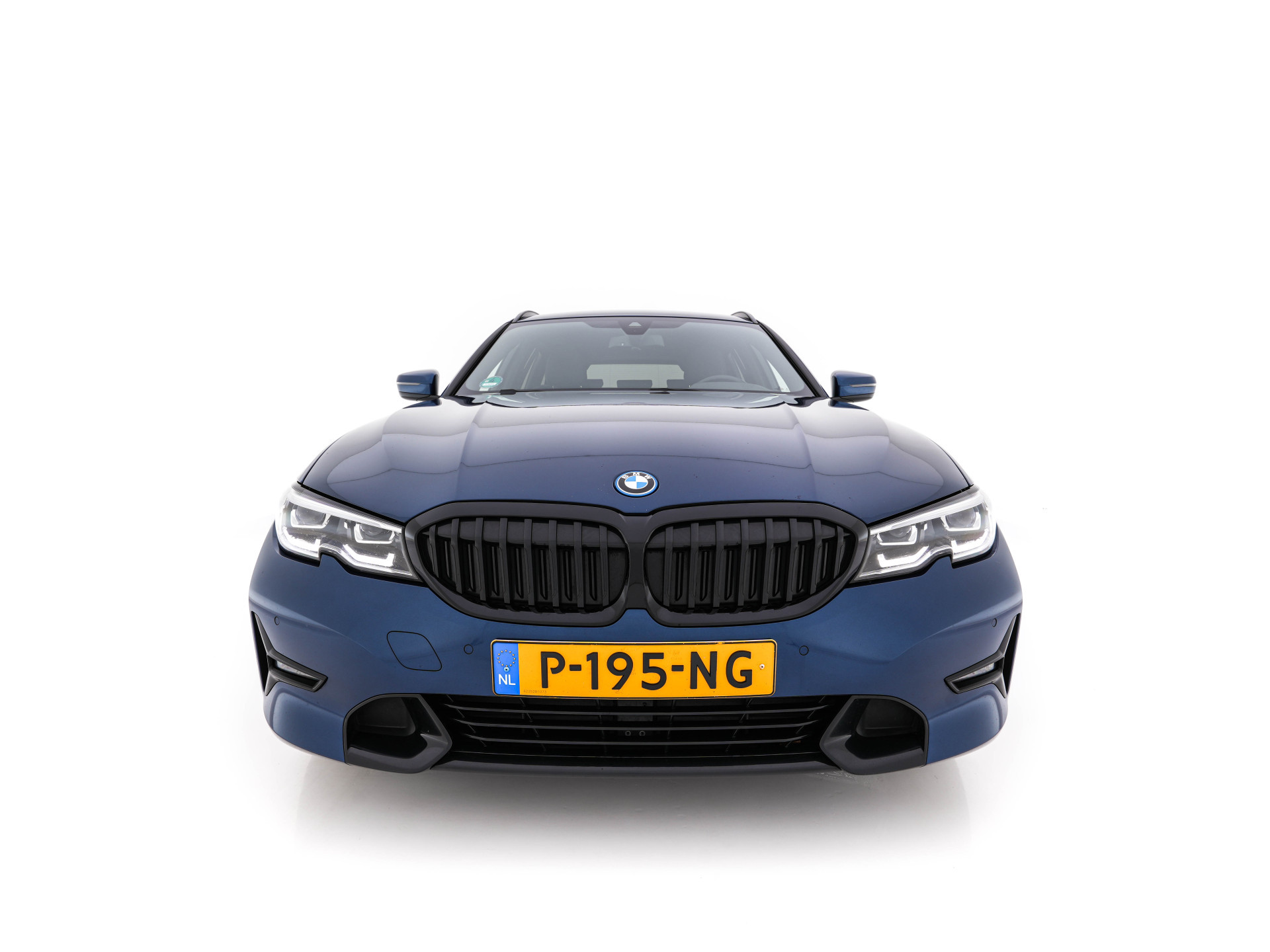 BMW 3-serie Touring 320e Business Edition Plus [Plug-In] (INCL-BTW) Aut. *LEATHER | FULL-LED | HEATED-SPORTSEATS | DIGI-COCKPIT | HIFI-SOUND | NAVI-FULLMAP | PRIVACYGLASS | PDC | AMBIENTLIGHT | DAB | KEYLESS | TOWBAR | 17"ALU* *