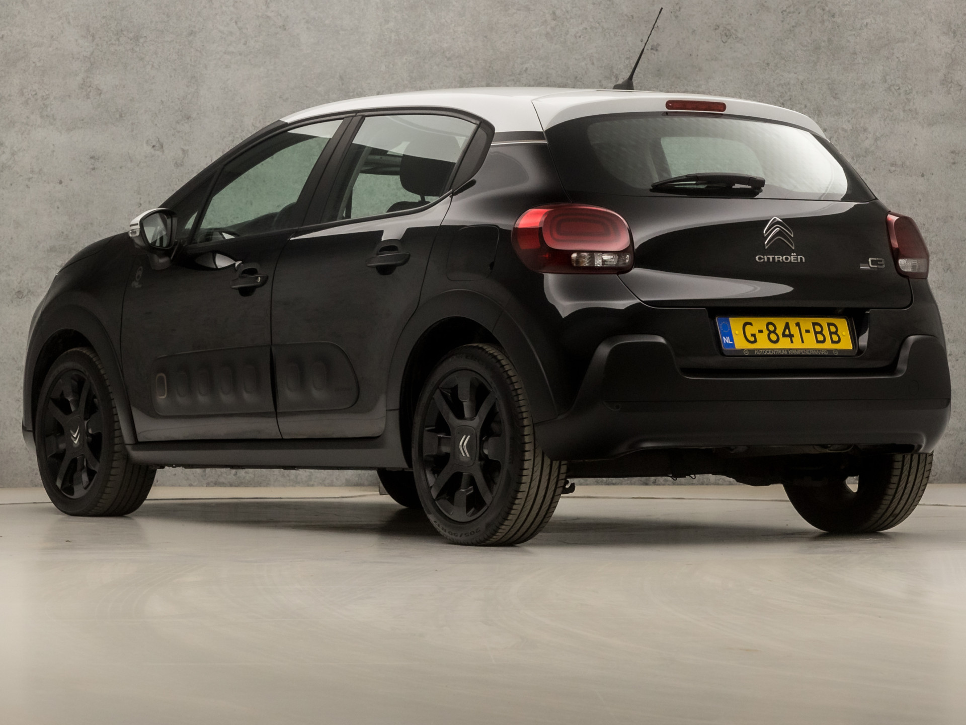 Citroën C3 1.2 PureTech S&S Origins (APPLE CARPLAY, NAVIGATIE, 360 CAMERA, LANE ASSIST, SPORTSTOELEN, LM VELGEN, PARKEERSENSOREN, CRUISE, NIEUWE APK, NIEUWSTAAT)