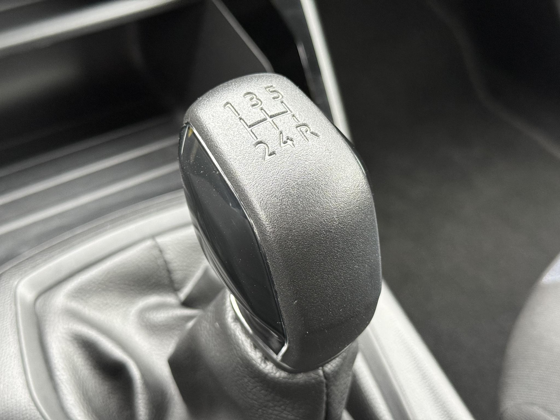 Peugeot 208 1.2 PureTech Like 1e Eigenaar,Apple Carplay/Android Auto,Camera,Navi,Clima,Cruise,Weinig Km,Zeer Zuinig,Apk tot 07-2027