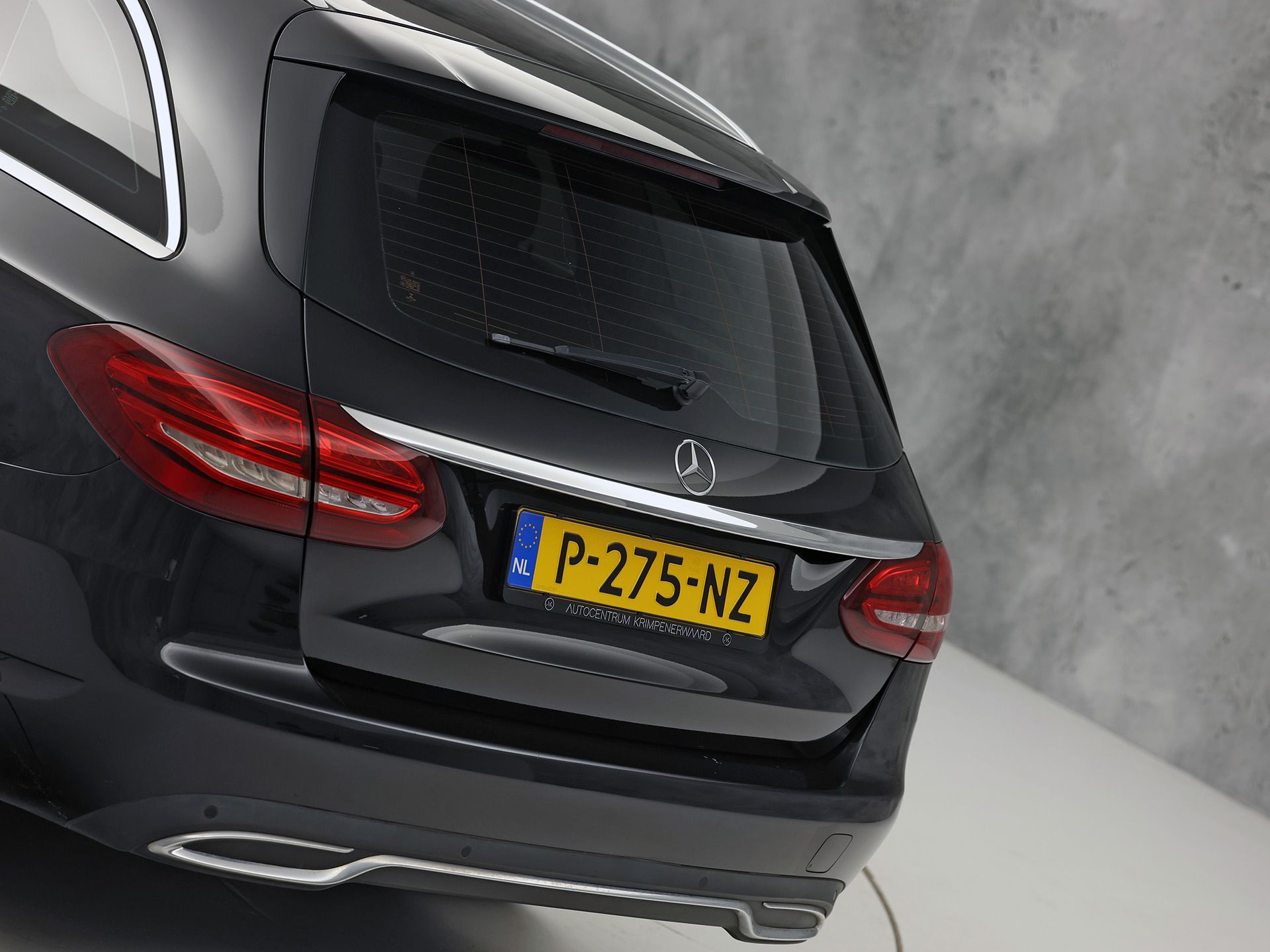 Mercedes-Benz C-Klasse 180 AMG Sport Automaat (GROOT NAVI, LEDER, STOELVERWARMING, GETINT GLAS, SPORTSTOELEN, CRUISE, NIEUWE APK, NIEUWSTAAT)