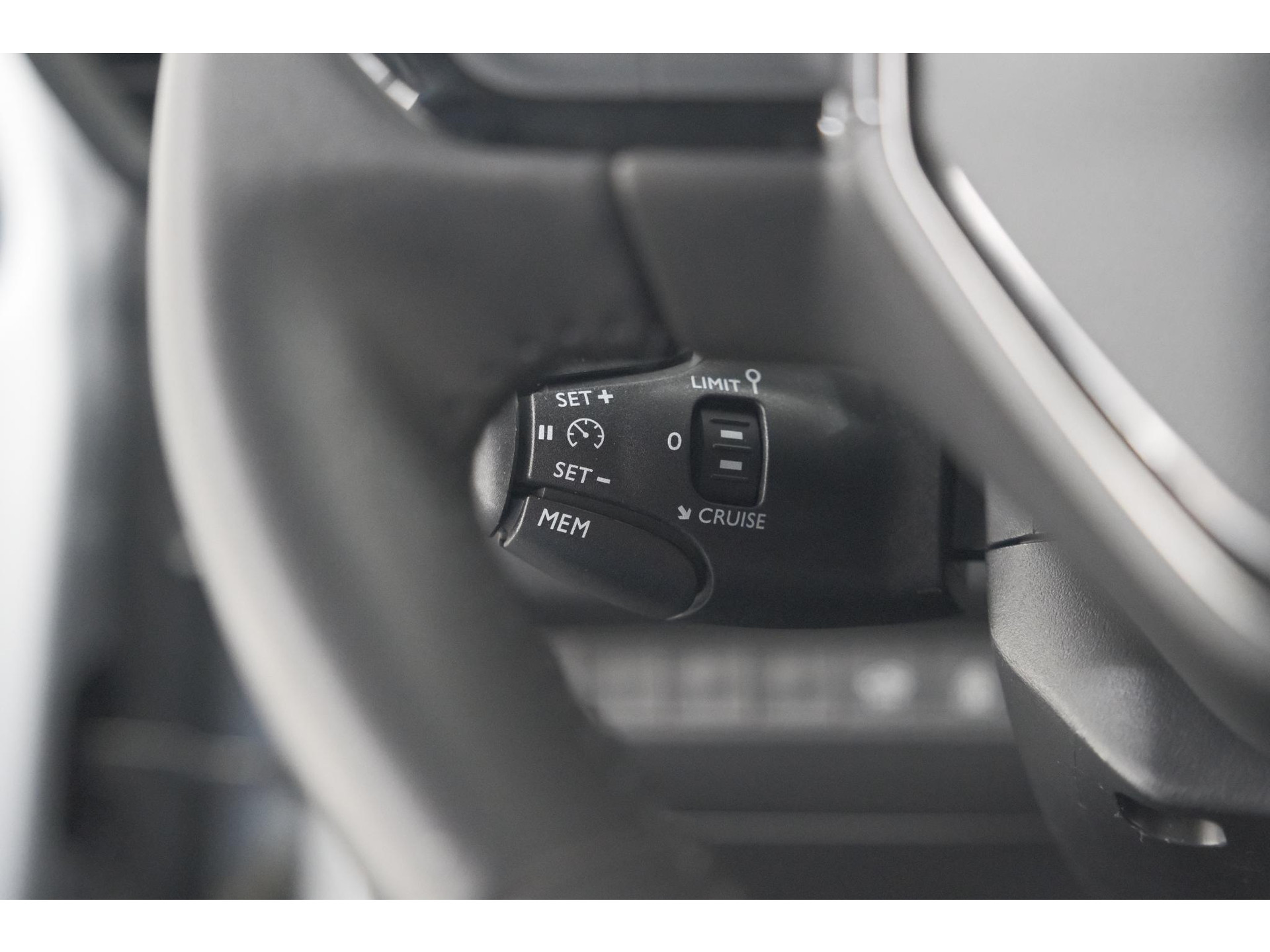 Peugeot 208 PureTech 100 Allure Pack | NIEUW MODEL | Apple CarPlay | Parkeersensoren | Climate Control