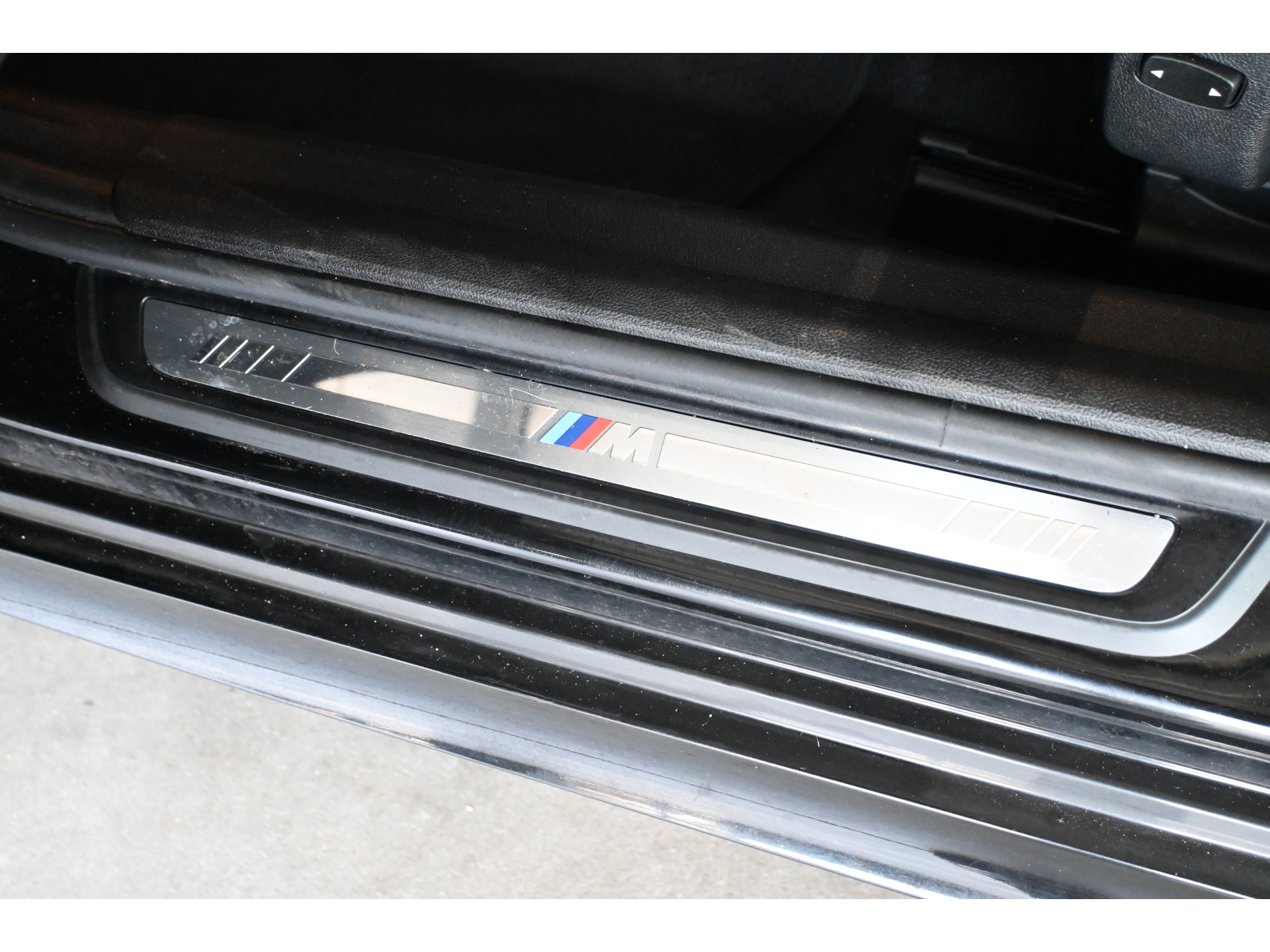 BMW 3-serie Touring 320i Automaat Business Edition Plus M-Pakket Navigatie LED Panoramadak Goed Onderhouden! Inruil Mogelijk!