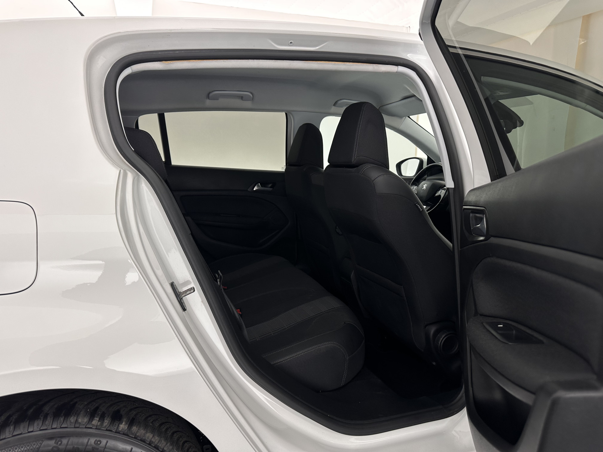 Peugeot 308 1.5 Blue HDi Allure *FULL-LED | HEATED-SPORTSEATS | NAVI-FULLMAP | DAB | ECC | PDC | CRUISE | PRIVACYGLASS | 16''ALU*