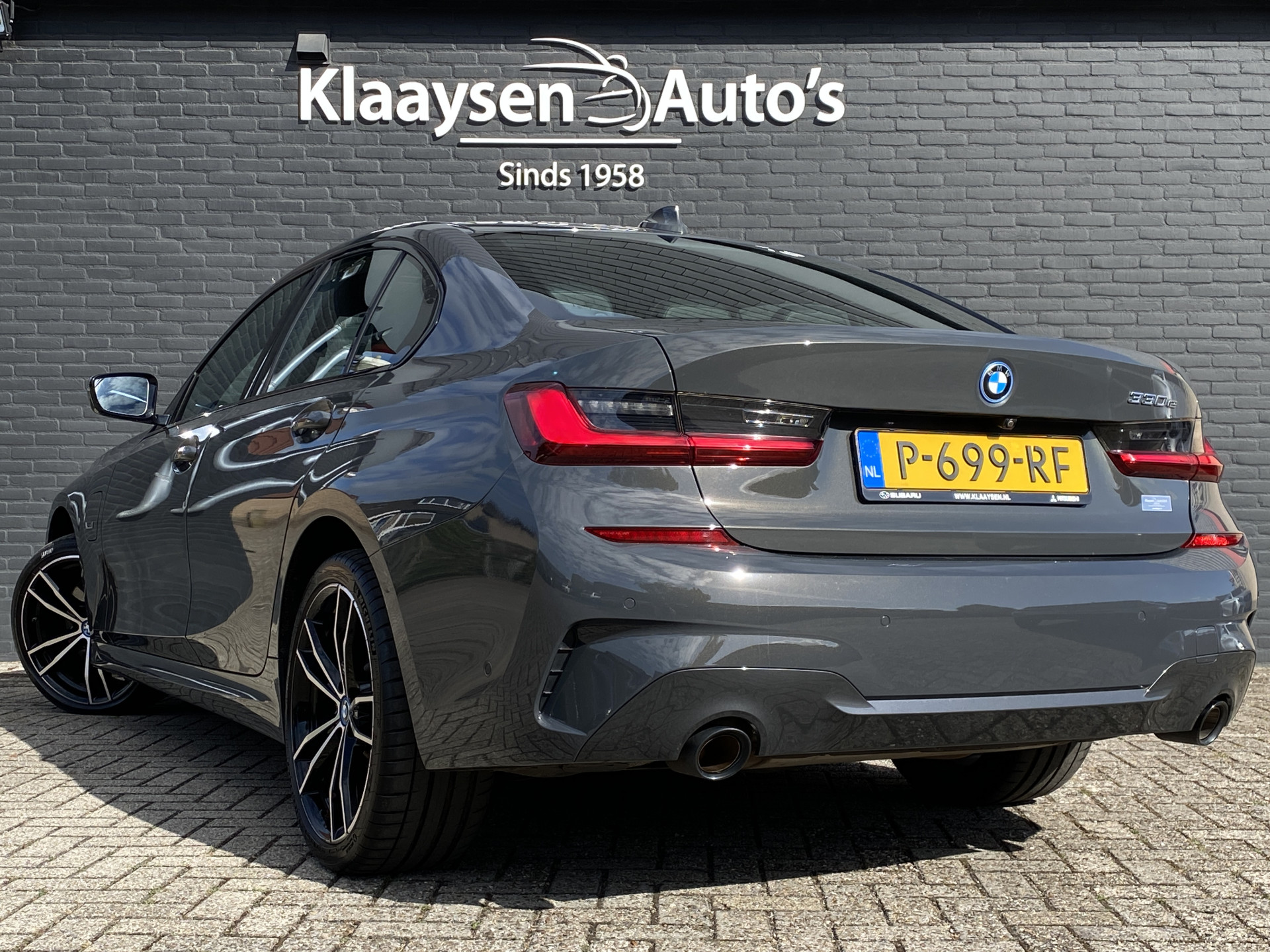 BMW 3-serie 330e High Executive M-Sport | 1e eigenaar | dealer onderh. | schuifdak | leder sportstoelen | camera | BTW auto