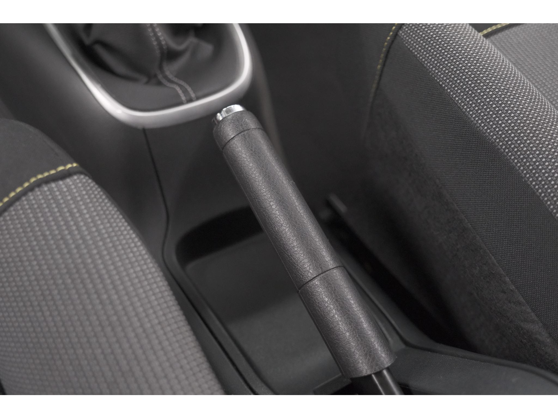 Citroen C3 PureTech 82 S&S Shine | Camera | Apple Carplay | Parkeersensoren | 16 Inch Velgen