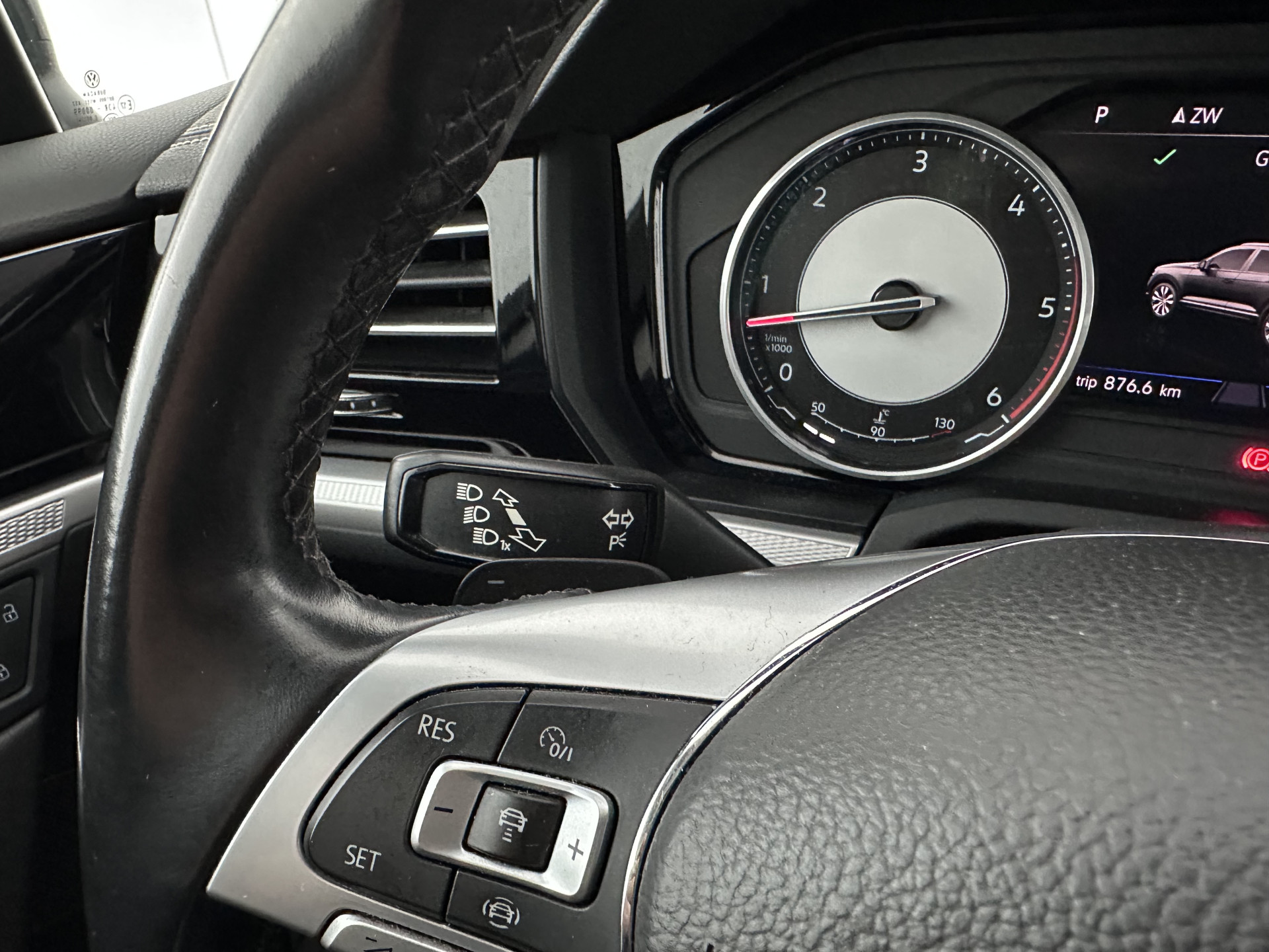 Volkswagen Touareg 3.0 TDI R-Line (INCL-BTW) Aut. *LUXURY-LEATHER | FULL-LED | BLIND-SPOT | HEATED-COMFORTSEATS | AIR-SUSPENSION | KEYLESS | CAMERA | NAVI-FULLMAP | PRIVACY-GLASS | ADAPTIVE-CRUISE |  SHIFT-PADDLES | TOWBAR*