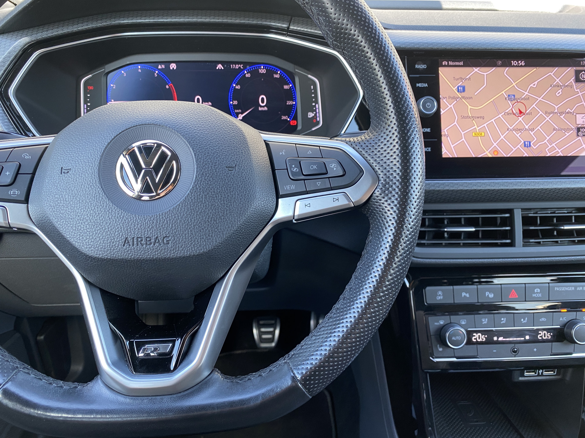Volkswagen T-Cross 1.0 TSI R Line 116 pk | dealer onderh. | virtual cockpit | navigatie | camera | stoelverwarming | apple carplay | keyless go