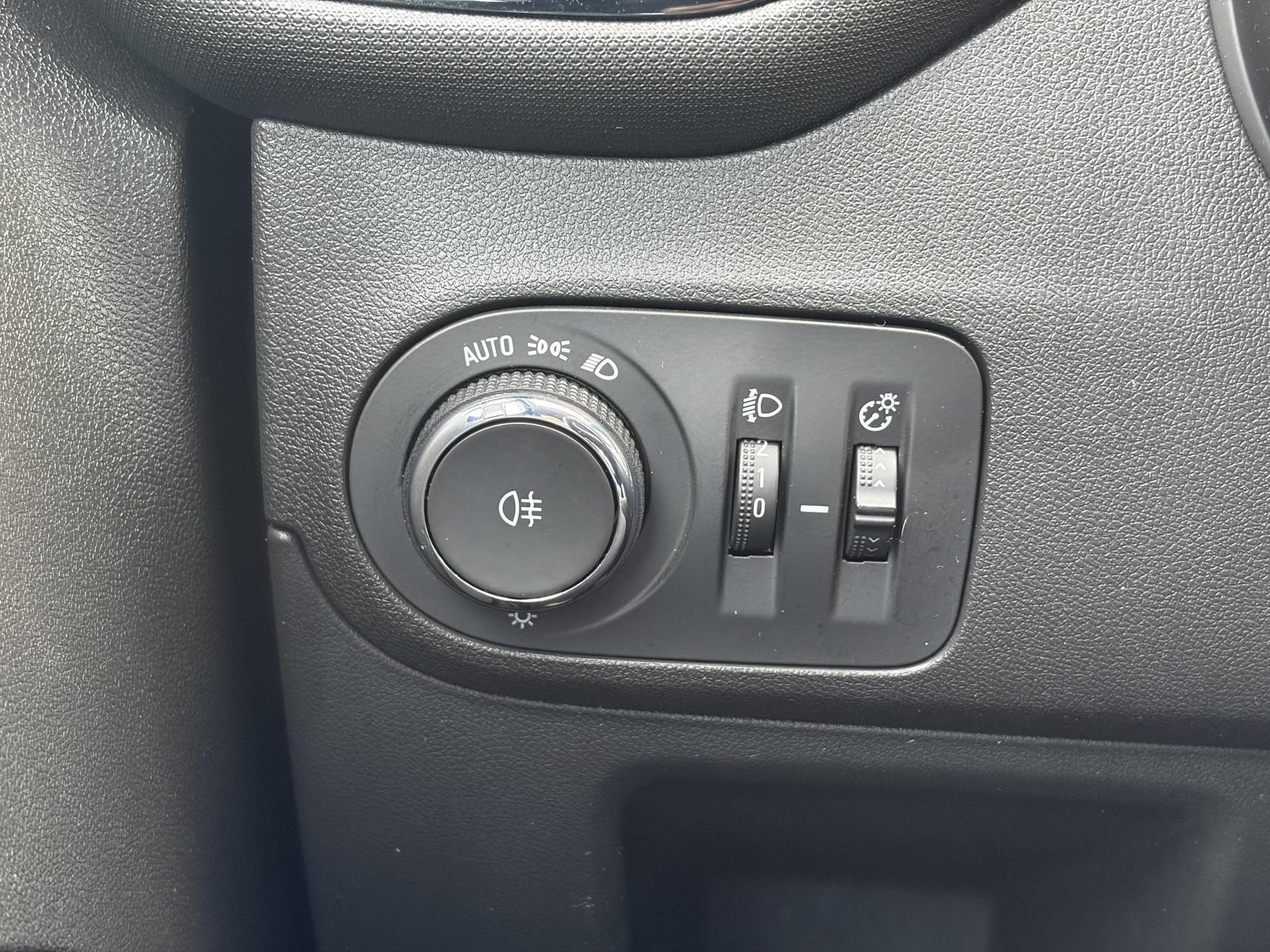 Opel Crossland X 1.2 Turbo 120 Jaar Edition ✓110pk✓D-riem vv in 2025✓2e Eigenaar✓Carplay✓Lm velgen✓N.A.P✓6 Bak✓Airco✓Cruise✓Pdc✓Rijstrooksensor✓Nieuwe Apk bij Aflevering
