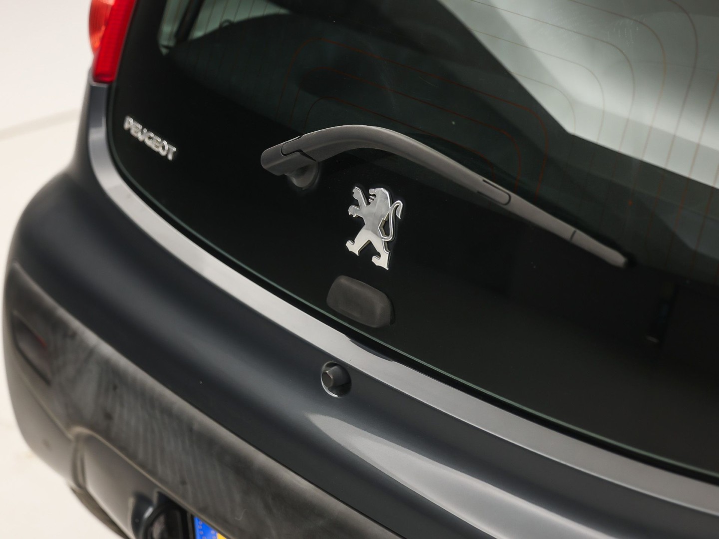 Peugeot 107 1.0-12V Sport (5 DEURS, AIRCO, TOERENTELLER, SPORTSTOELEN, RADIO, ELEK RAMEN, NIEUWE APK, NIEUWSTAAT)