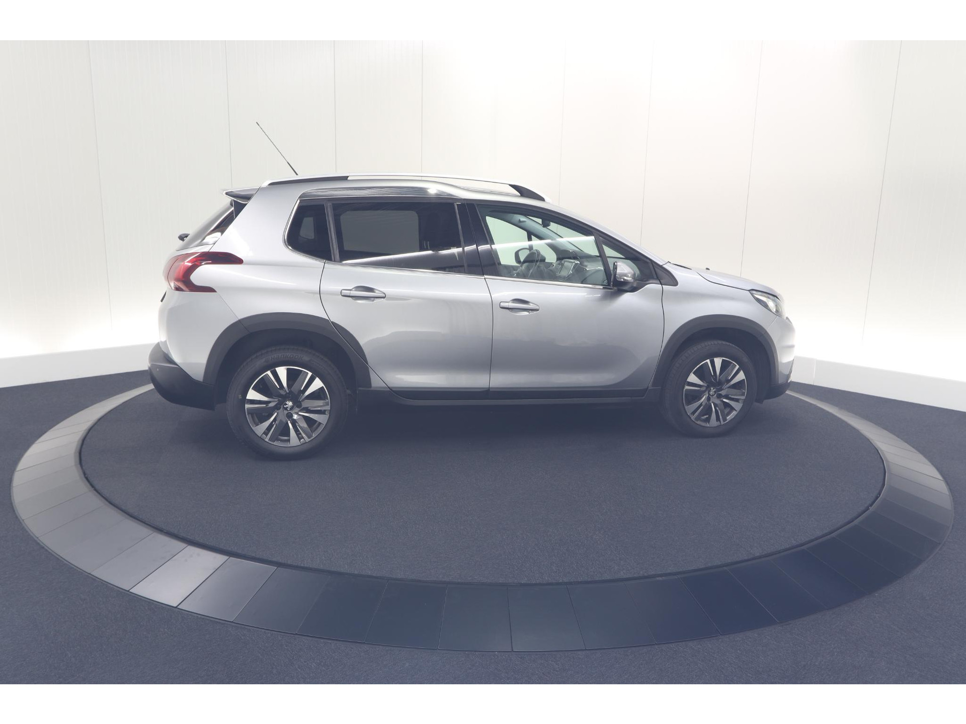 Peugeot 2008 PureTech 110 Allure | Panoramadak | Apple Carplay | Navigatie | Parkeersensoren