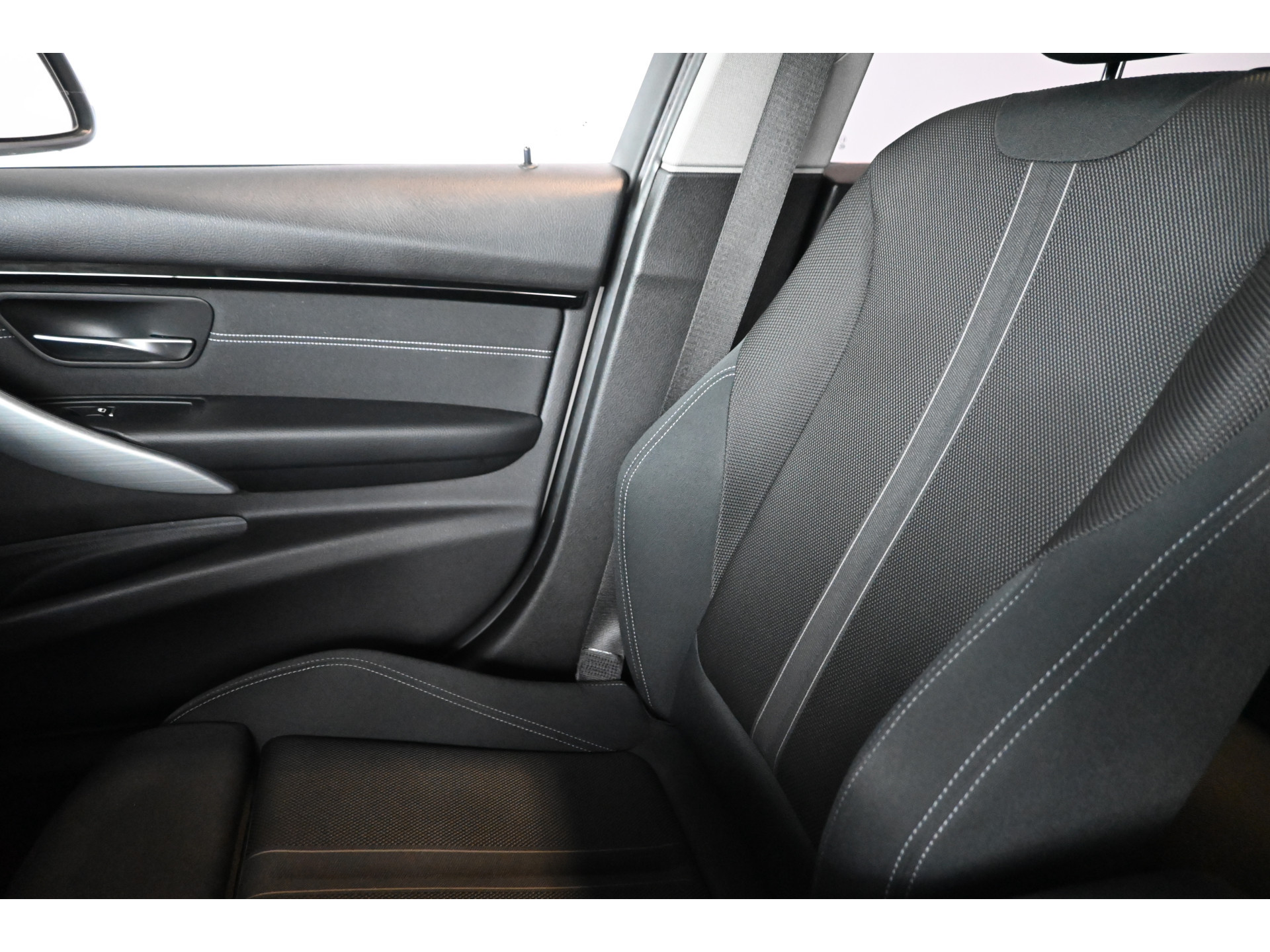 BMW 3-serie Touring 318i Luxury Clima Navigatie LED Panoramadak 18'Inch Goed Onderhouden! Inruil Mogelijk!