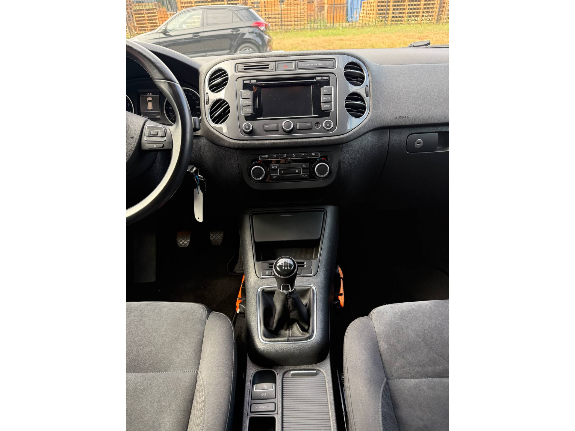 Volkswagen Tiguan 1.4 TSI Sport&Style | 1E EIGENAAR | 3/6/12MND GARANTIE | NAVI | PDC | 160 PK | LAGE KM |